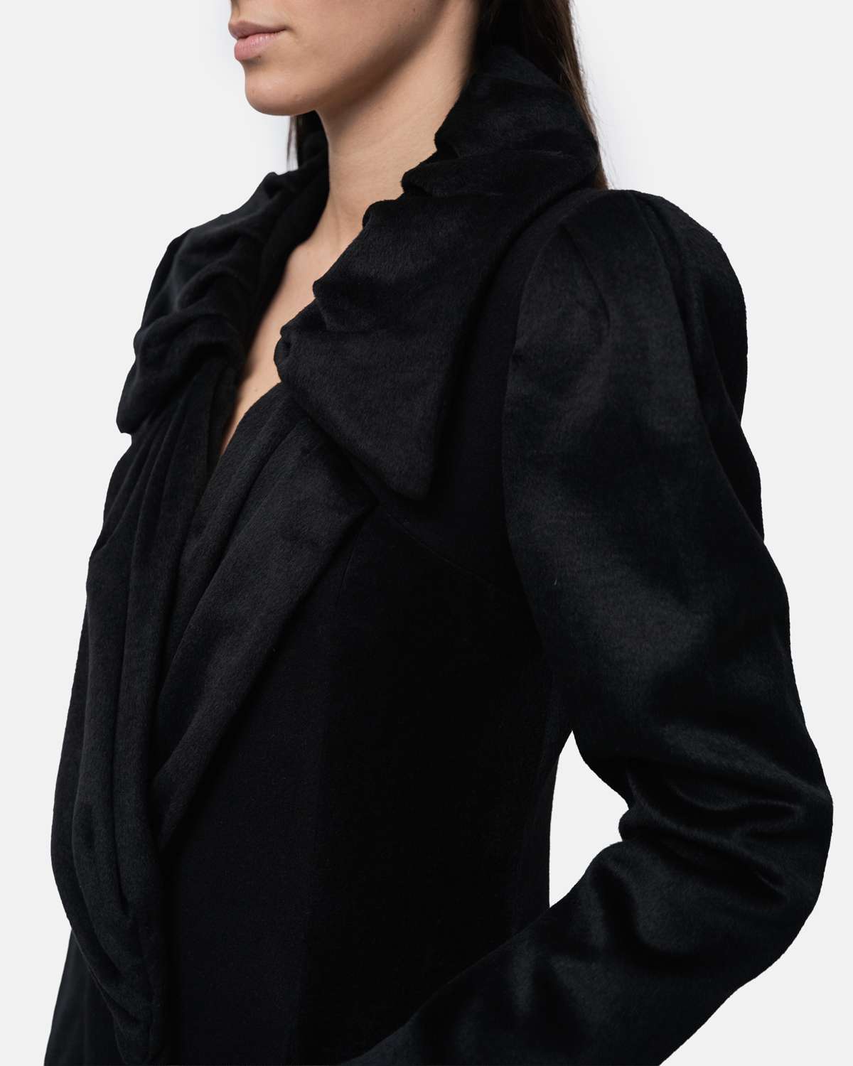 Sobretudo mix materiais lã e alpaca gola dupla e mangas drapeadas nos ombros Preto-5
