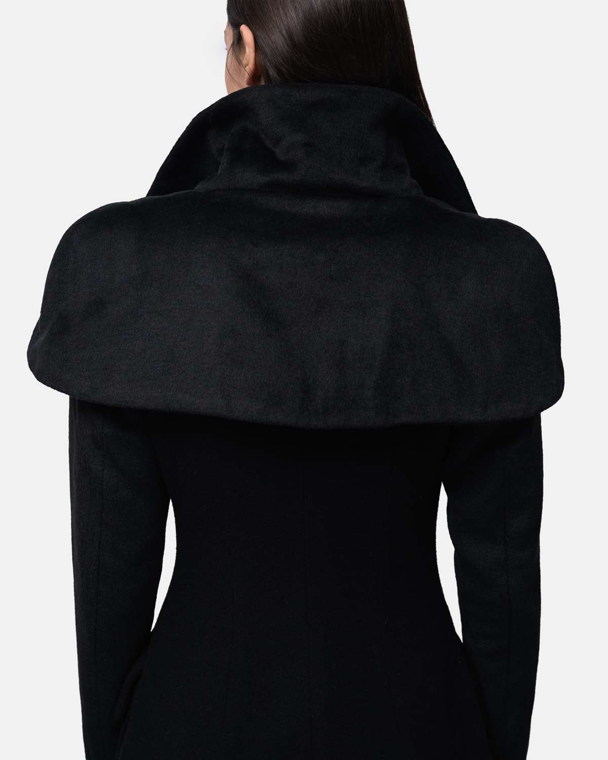 Sobretudo em Lã e Alpaca com capa e golas gráficas Preto-5