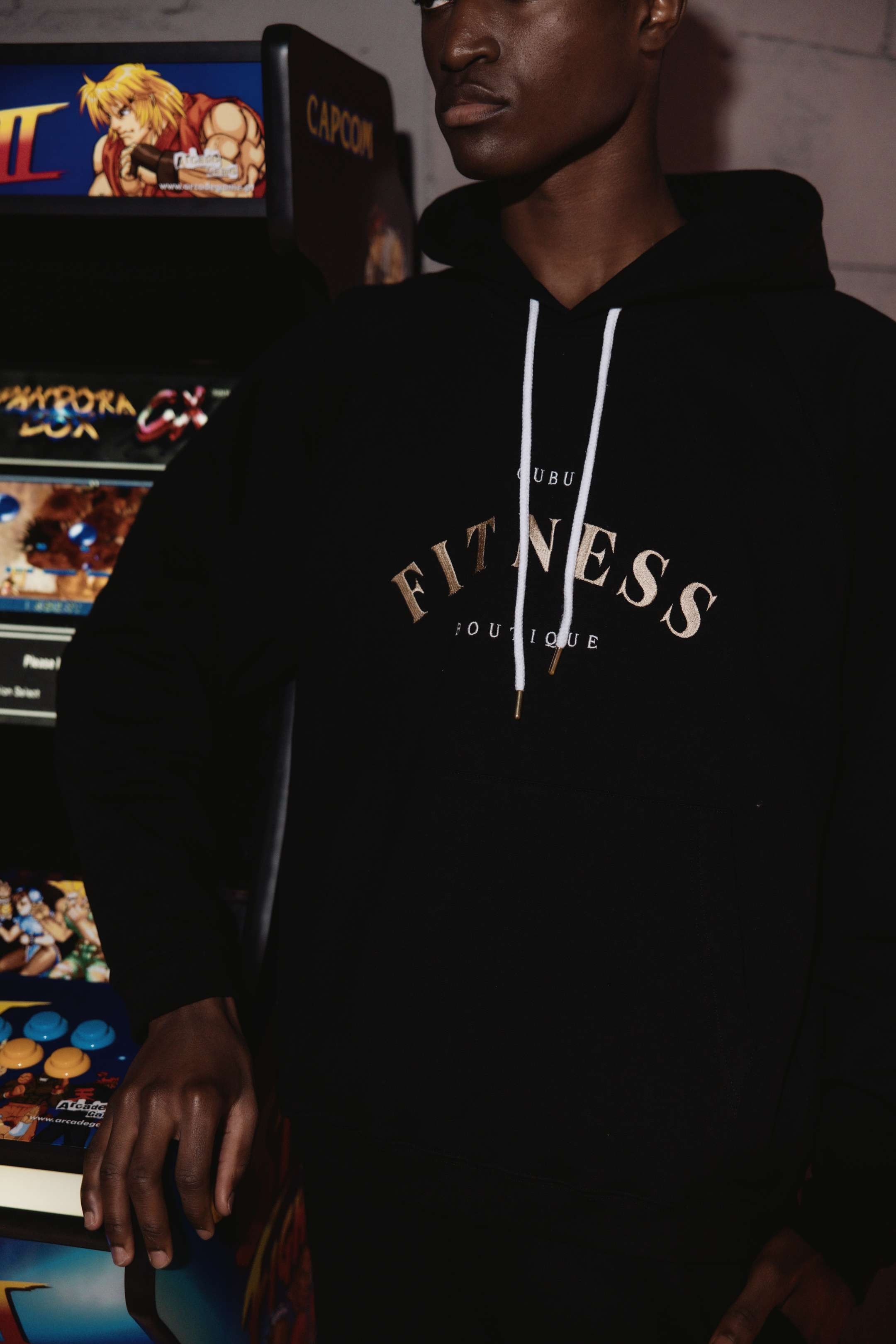 Hoodie com logo " Cubu Fitness Boutique" 100% Algodão Orgânico Preto-2