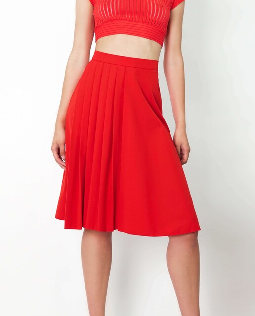 Imagem 0 de Saia pelo joelho assimétrica metade pregas - Vermelho
