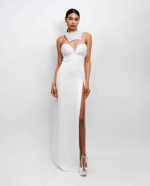 Imagem 0 de Vestido comprido racha perna decote princesa aplicações tule rosas - Branco