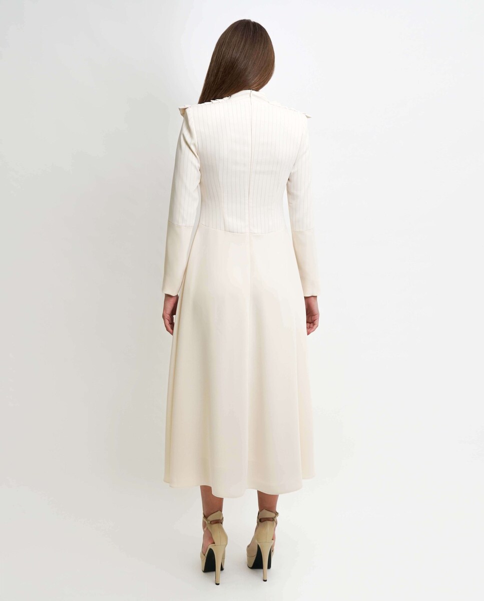 Vestido midi evasé risca giz decote V com mini folhinhos - Bege Bege-3