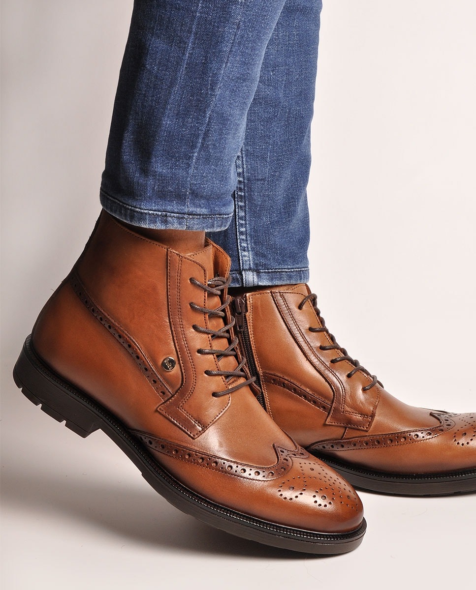 Imagem 0 de Bota de Homem em Pele Castanho