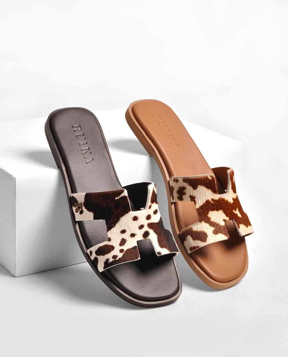 Chinelo em Pelo Ponei Preto Estampado-2