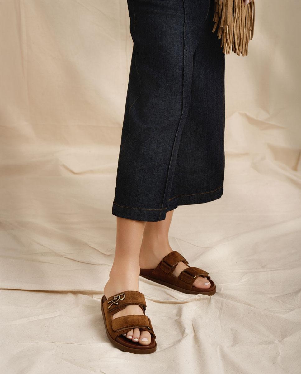 Chinelo em Camurça Cognac com Aplicação Castanho-2