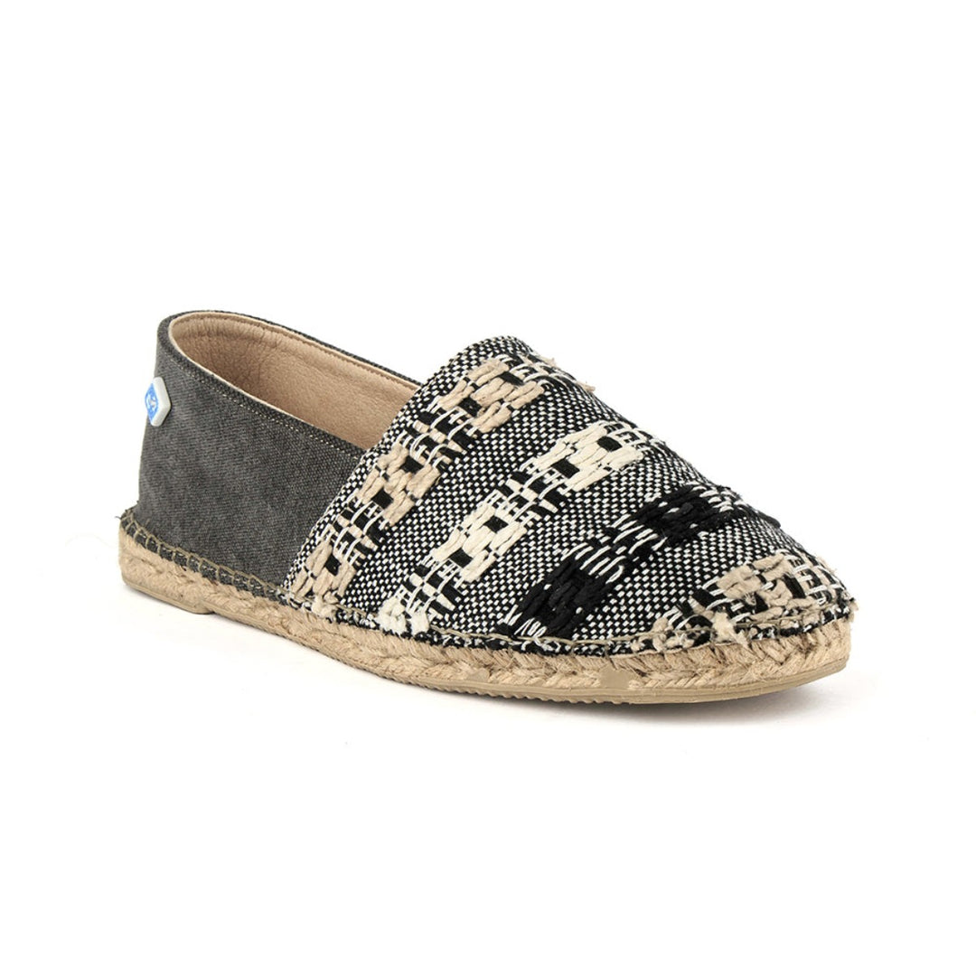 Alpercatas vegan de senhora com padrão frontal saliente preto Gray-2