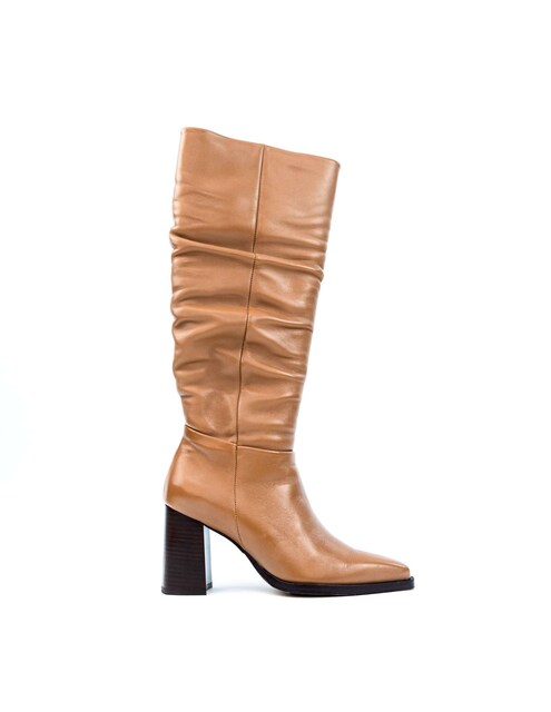 Imagem 0 de Bota Alta em Pele com Salto Alto - Camel