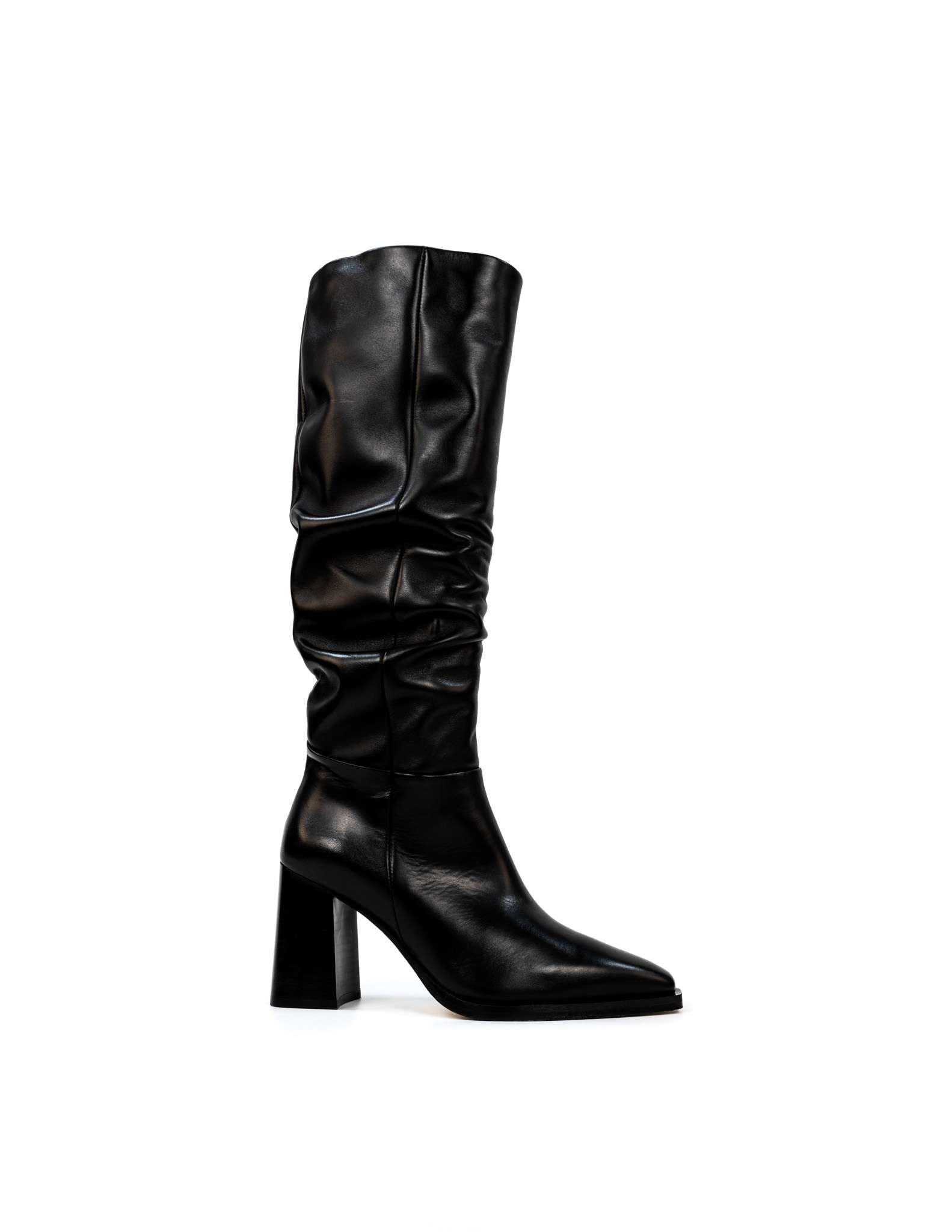 Imagem 0 de Bota Alta em Pele com Salto Alto - Preto