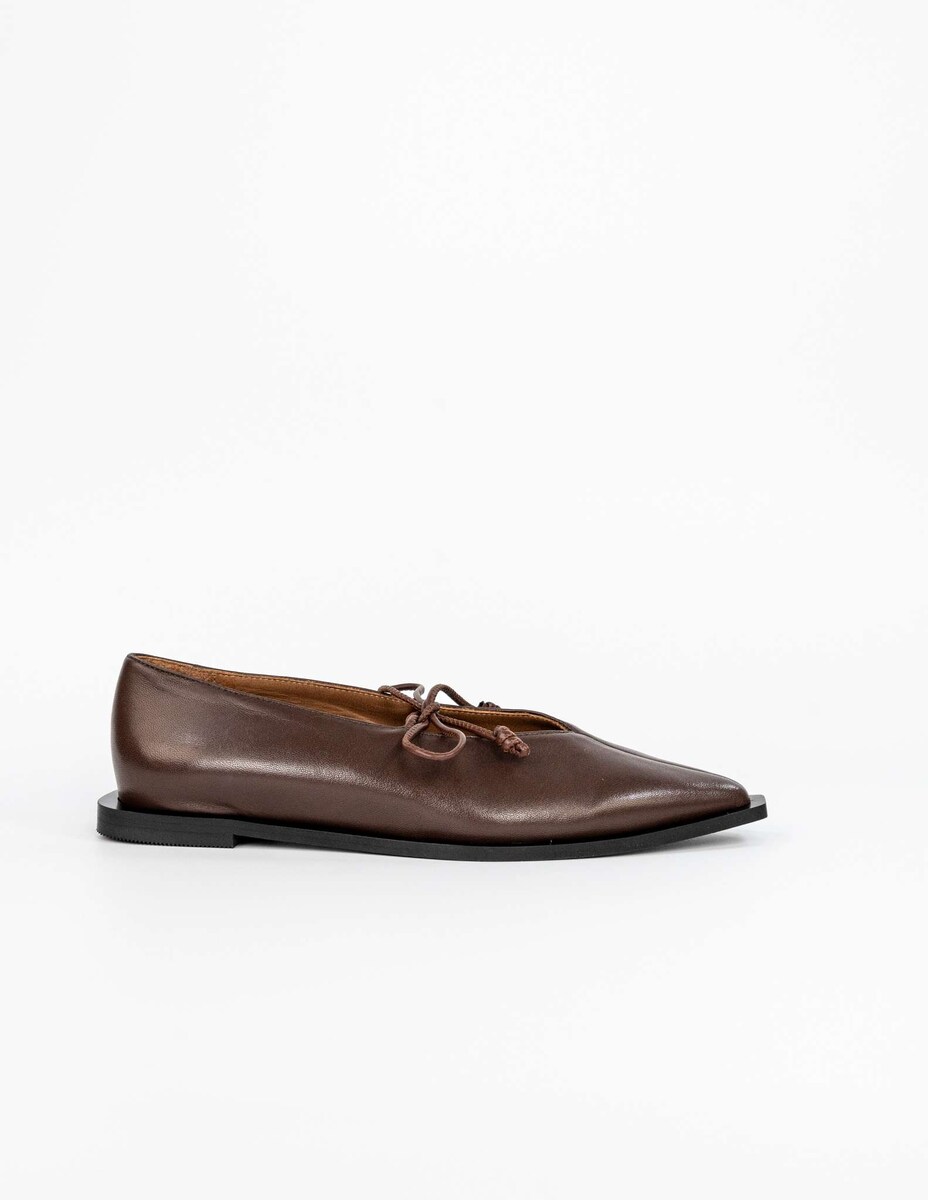 Sapatos Rasos em Pele com Laço - Castanho Castanho-1
