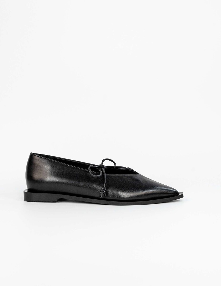 Sapatos Rasos em Pele com Laço - Preto Preto-1