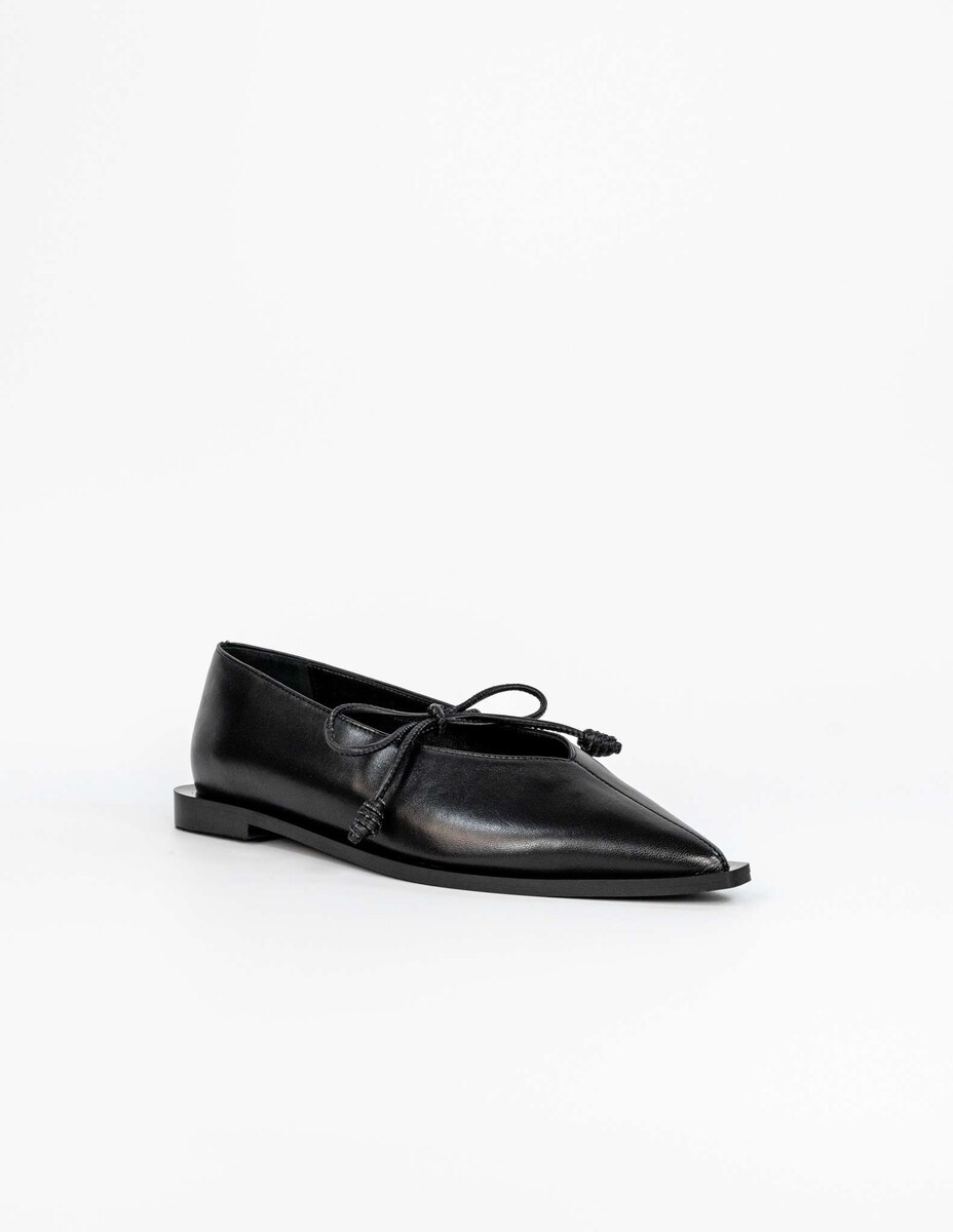 Sapatos Rasos em Pele com Laço - Preto Preto-2