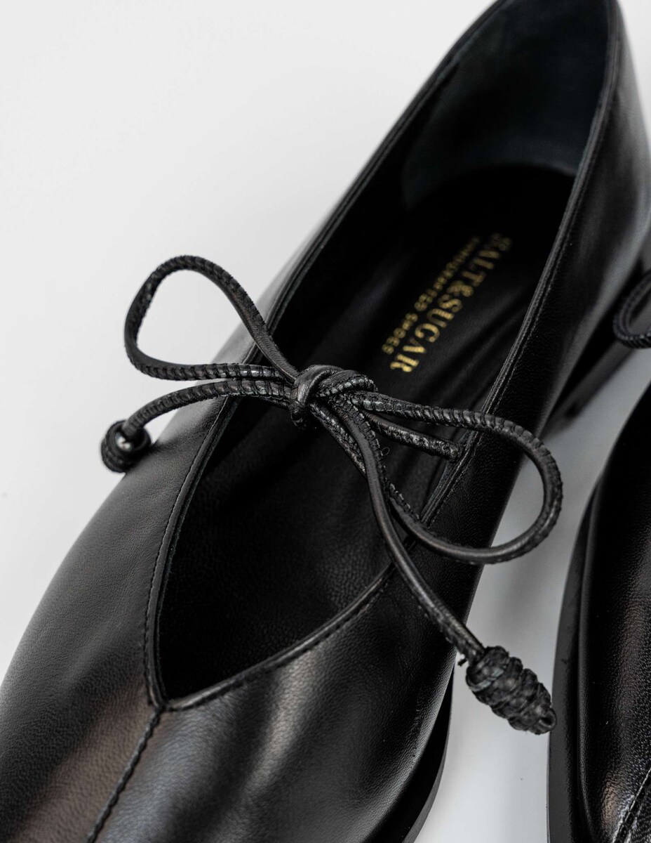 Sapatos Rasos em Pele com Laço - Preto Preto-3