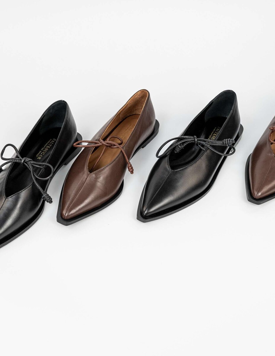 Sapatos Rasos em Pele com Laço - Preto Preto-4