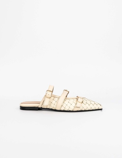Imagem 0 de Sapatos Rasos em Pele com Fivelas - Bege