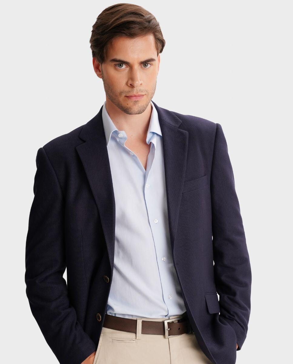 Blazer Regular com Bolsos Frontais e Fecho com Dois Botões · MR