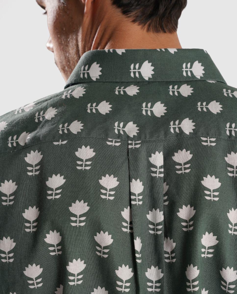 Camisa de Linho com Corte Regular Verde-2