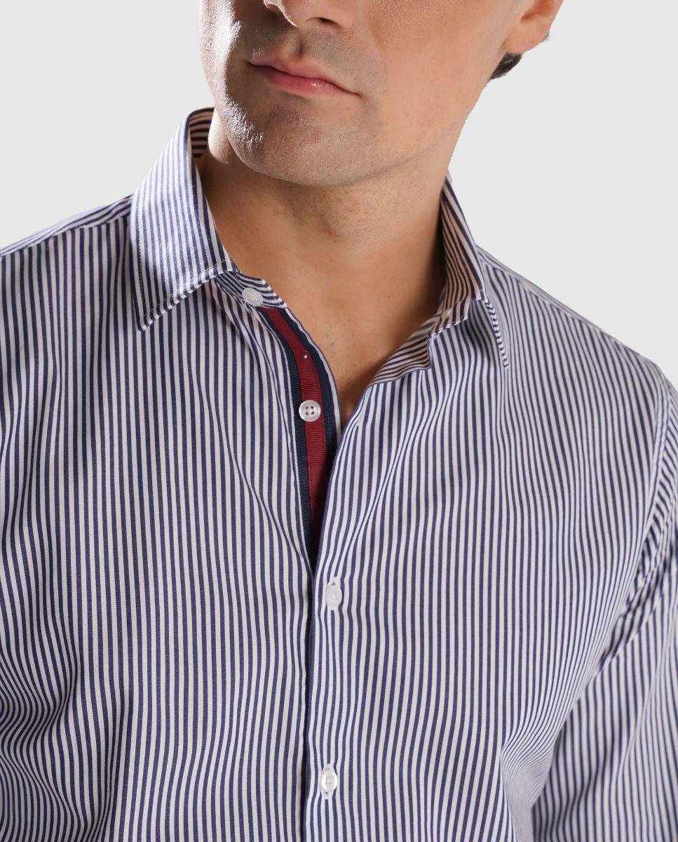 Camisa Às Riscas com Corte Slim Azul-3