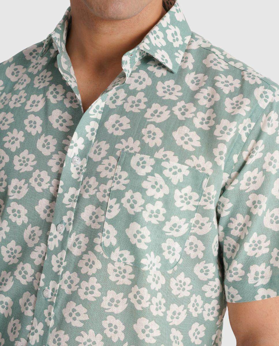 Camisa de Linho com Corte Regular Verde-3