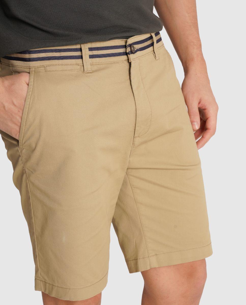 Calças Chino Curtas com Bolsos e Presilha de Corte Regular Camel-3