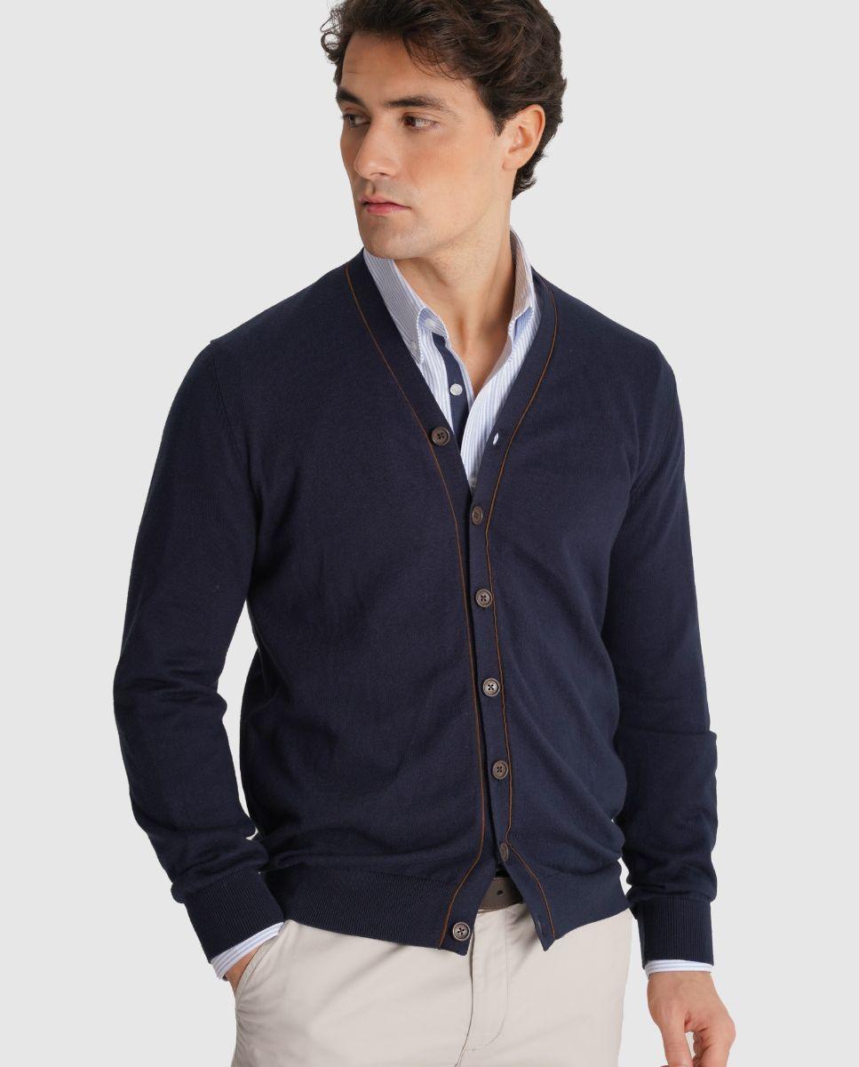 Imagem 0 de Casaco de Malha com Fecho de Botões e Gola em V