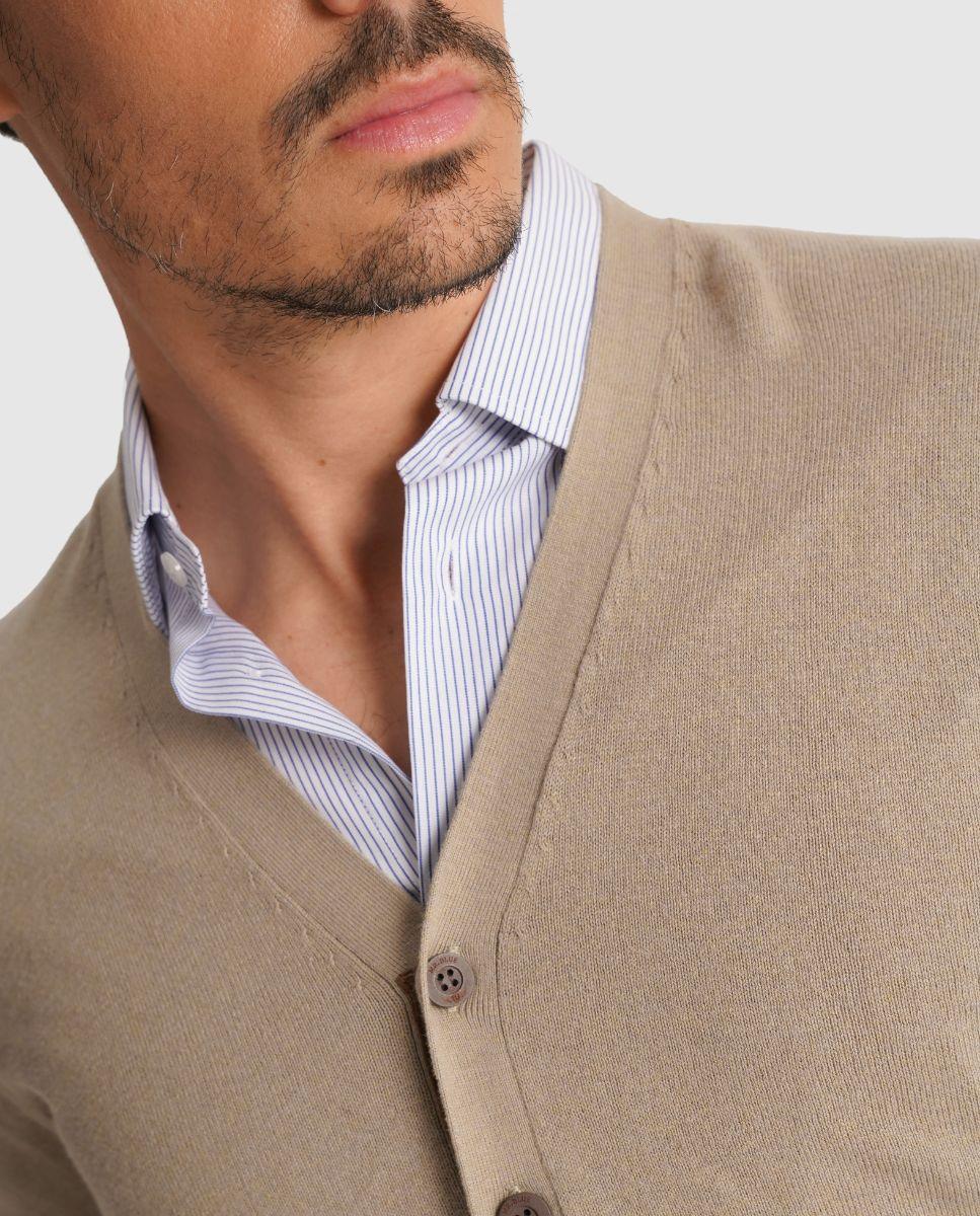 Cardigan com Gola em V e Fecho de Botões Bege-2