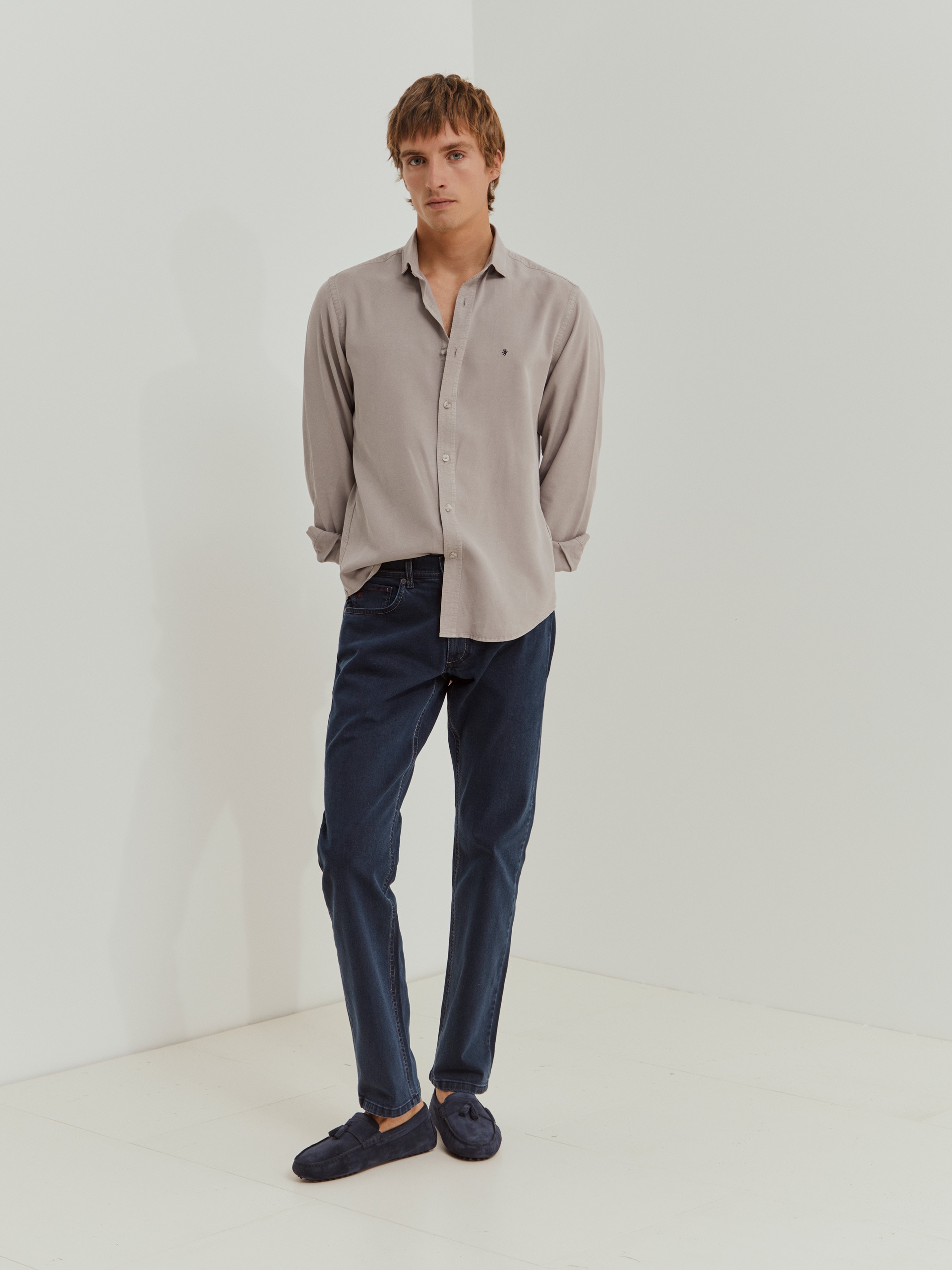 Imagem 0 de Calças Jeans com Corte Regular Fit em Azul