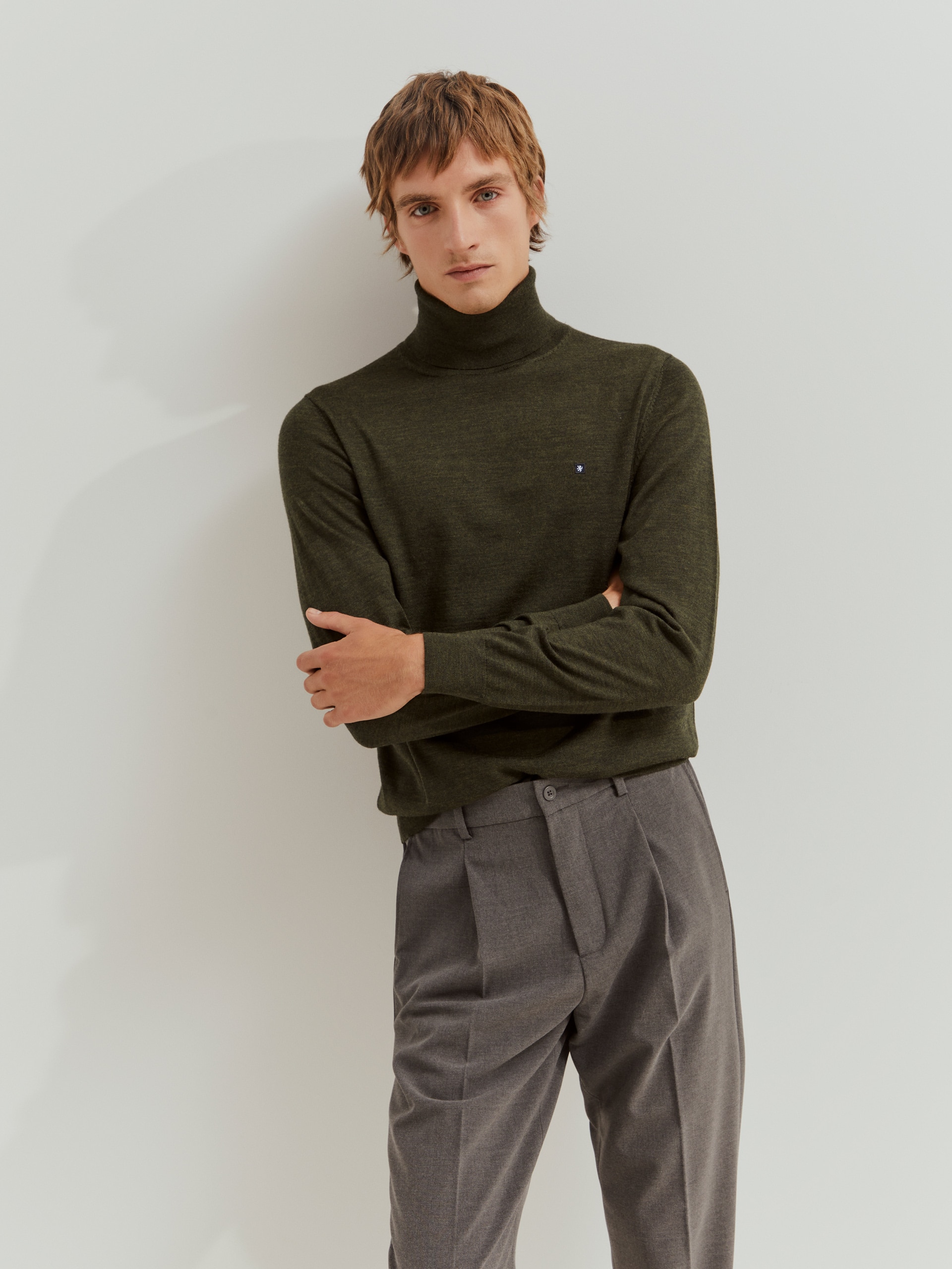 Calças Formais Corte Regular Fit com Pinças em Cinzento Cinzento-2