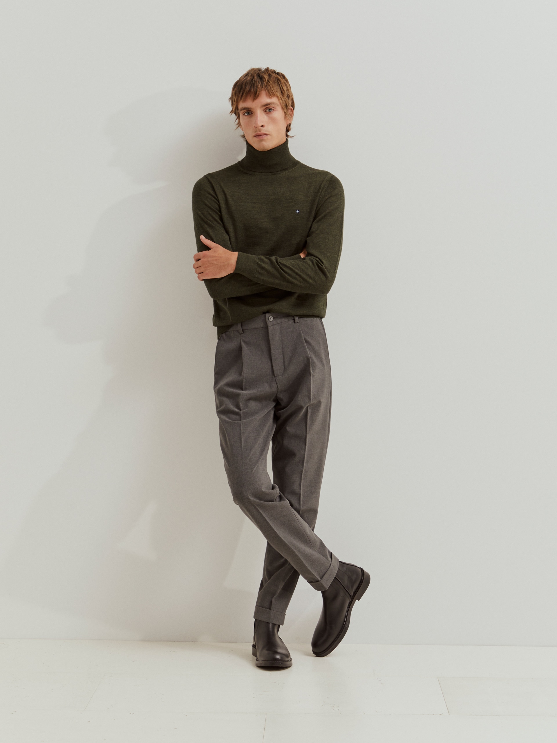 Calças Formais Corte Regular Fit com Pinças em Cinzento Cinzento-4