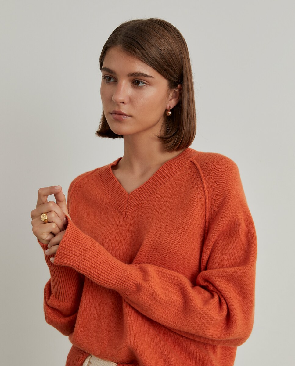 Camisola em Lã com Gola em V Coral-1
