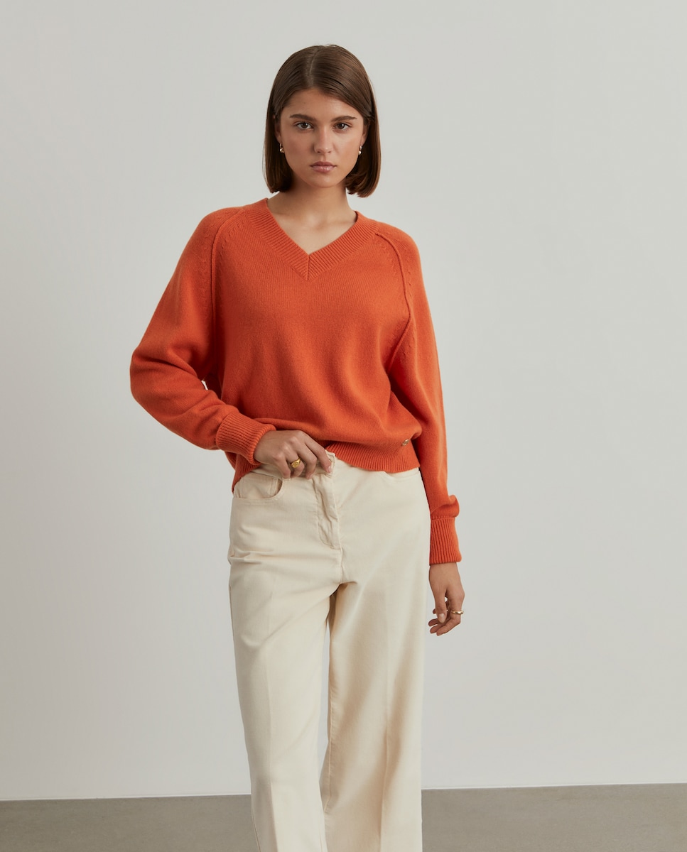 Camisola em Lã com Gola em V Coral-2