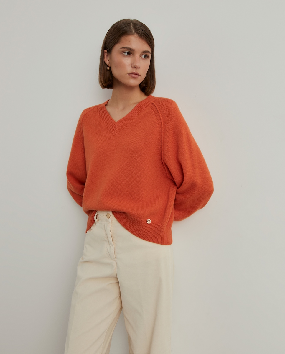Camisola em Lã com Gola em V Coral-4