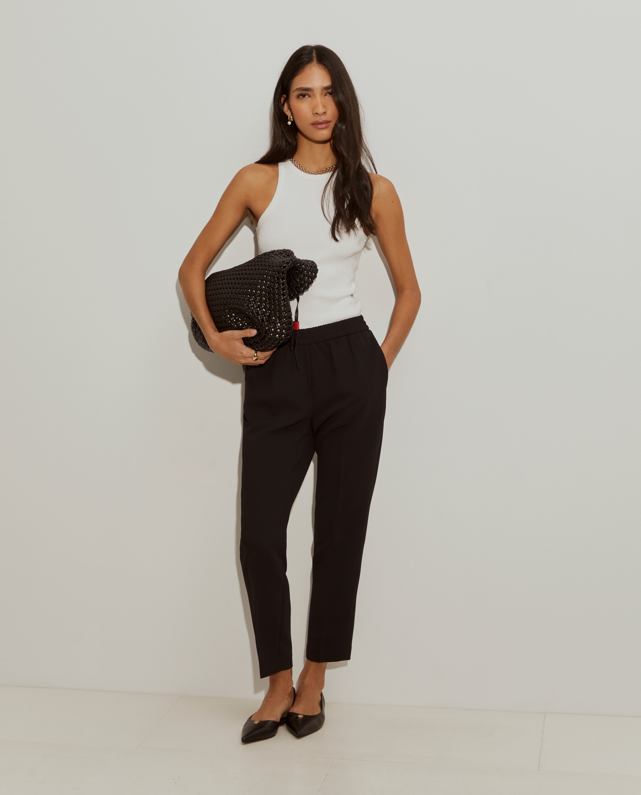 Calças Fluídas com Pinças Preto-1