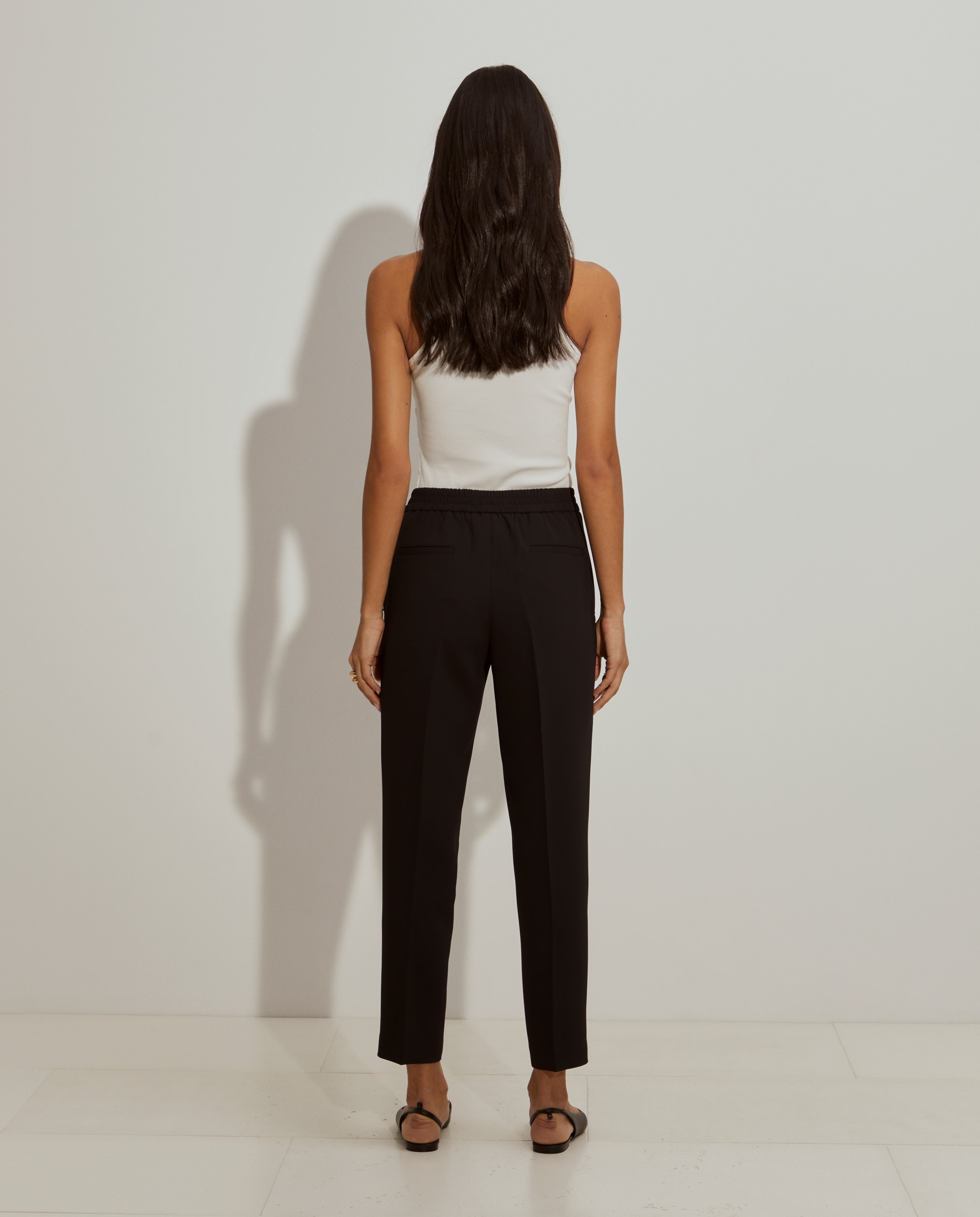 Calças Fluídas com Pinças Preto-3