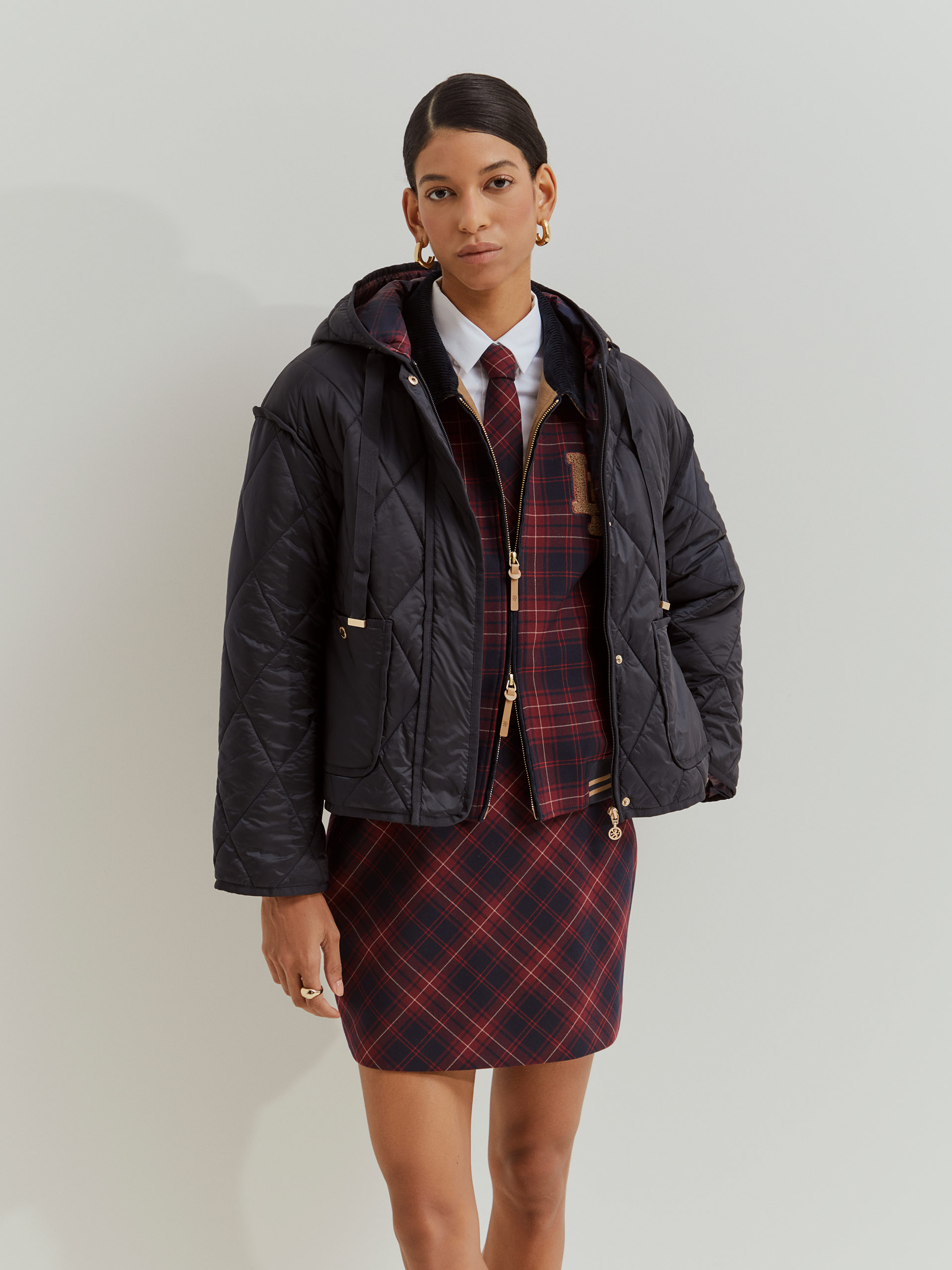 Imagem 0 de Casaco Curto Acolchoado com Capuz