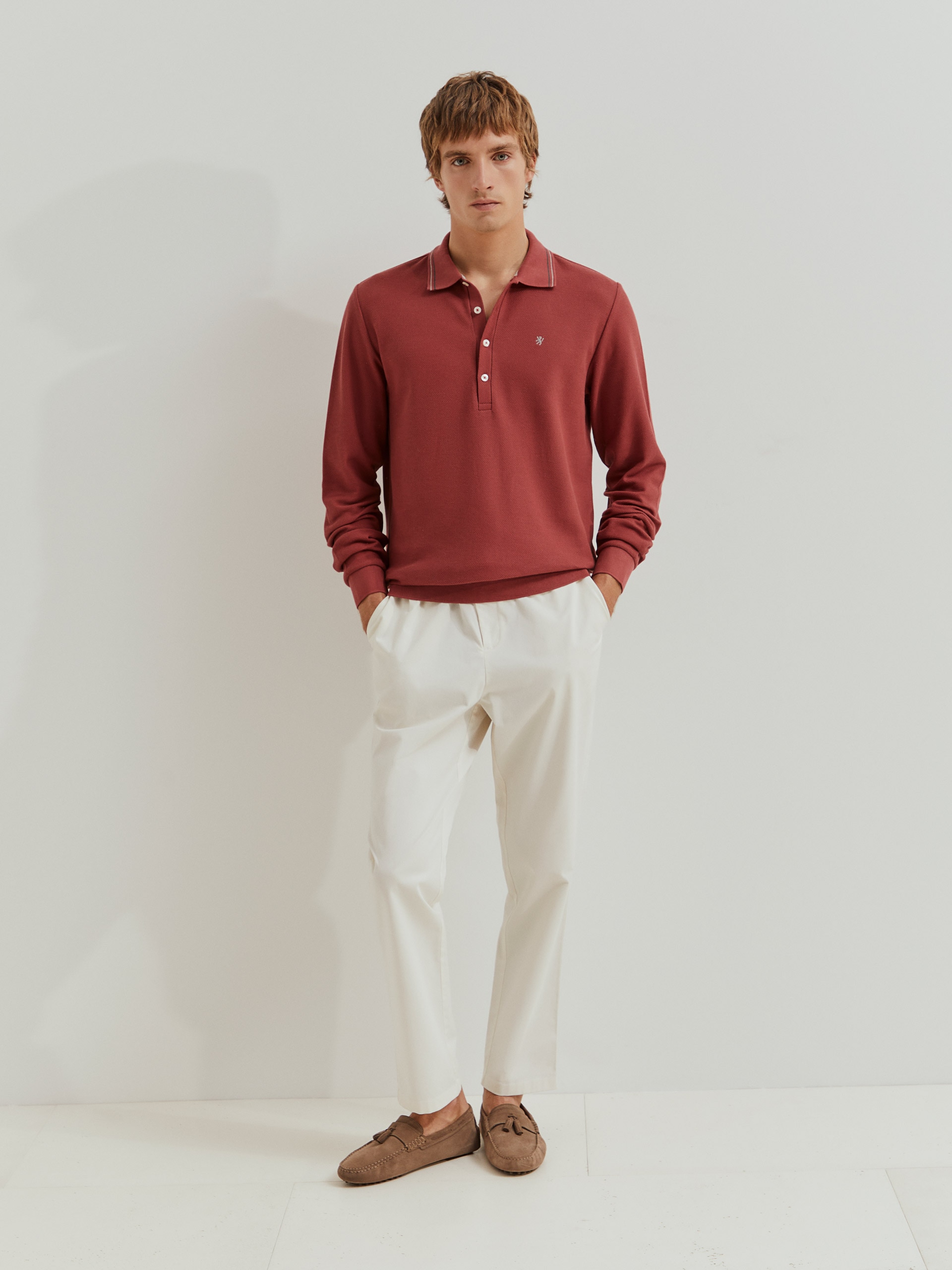 Imagem 0 de Polo Piqué de Manga Comprida e Corte Regular em Bordeaux