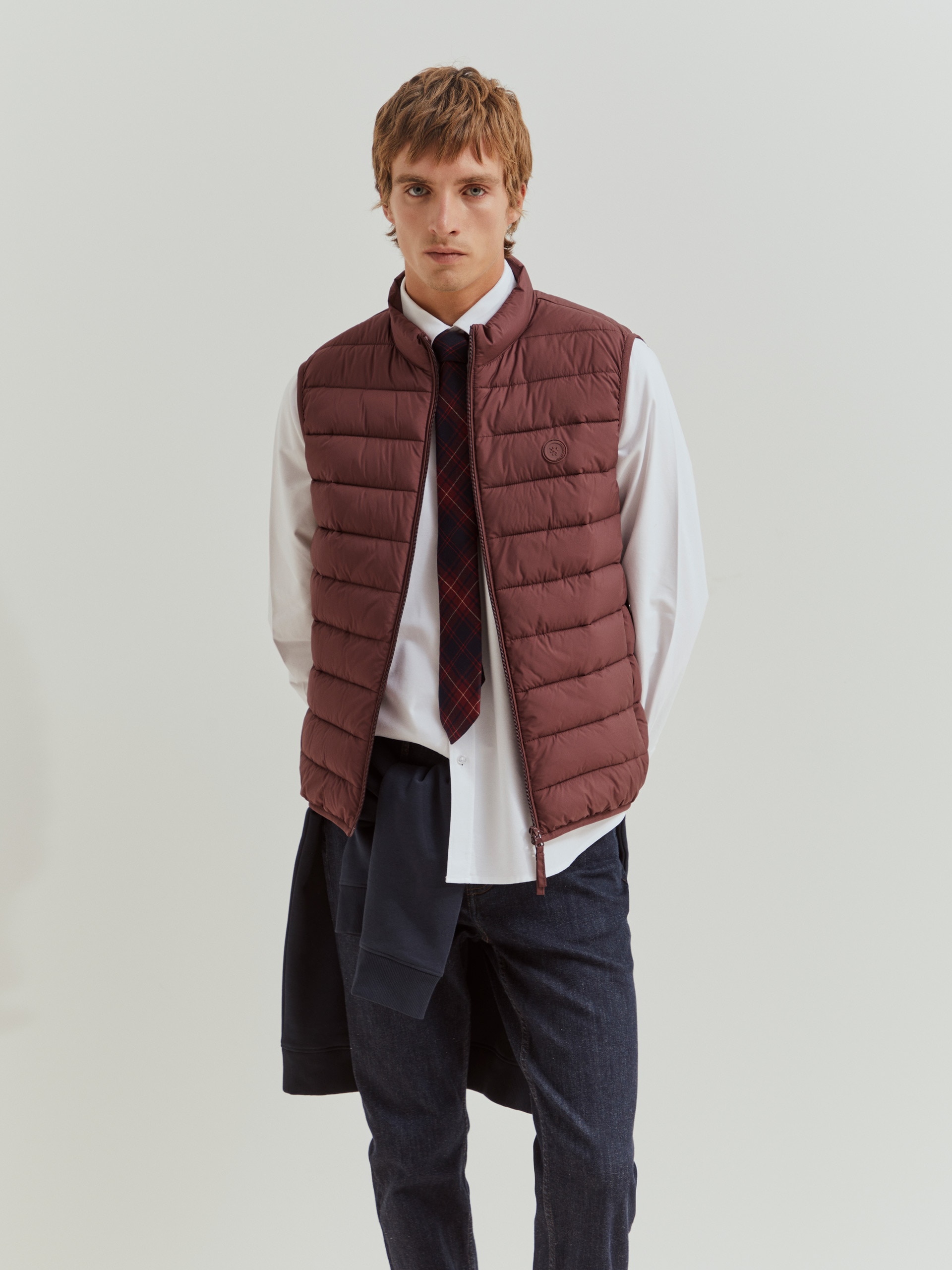 Imagem 0 de Colete Acolchoado de Gola Alta em Bordeaux