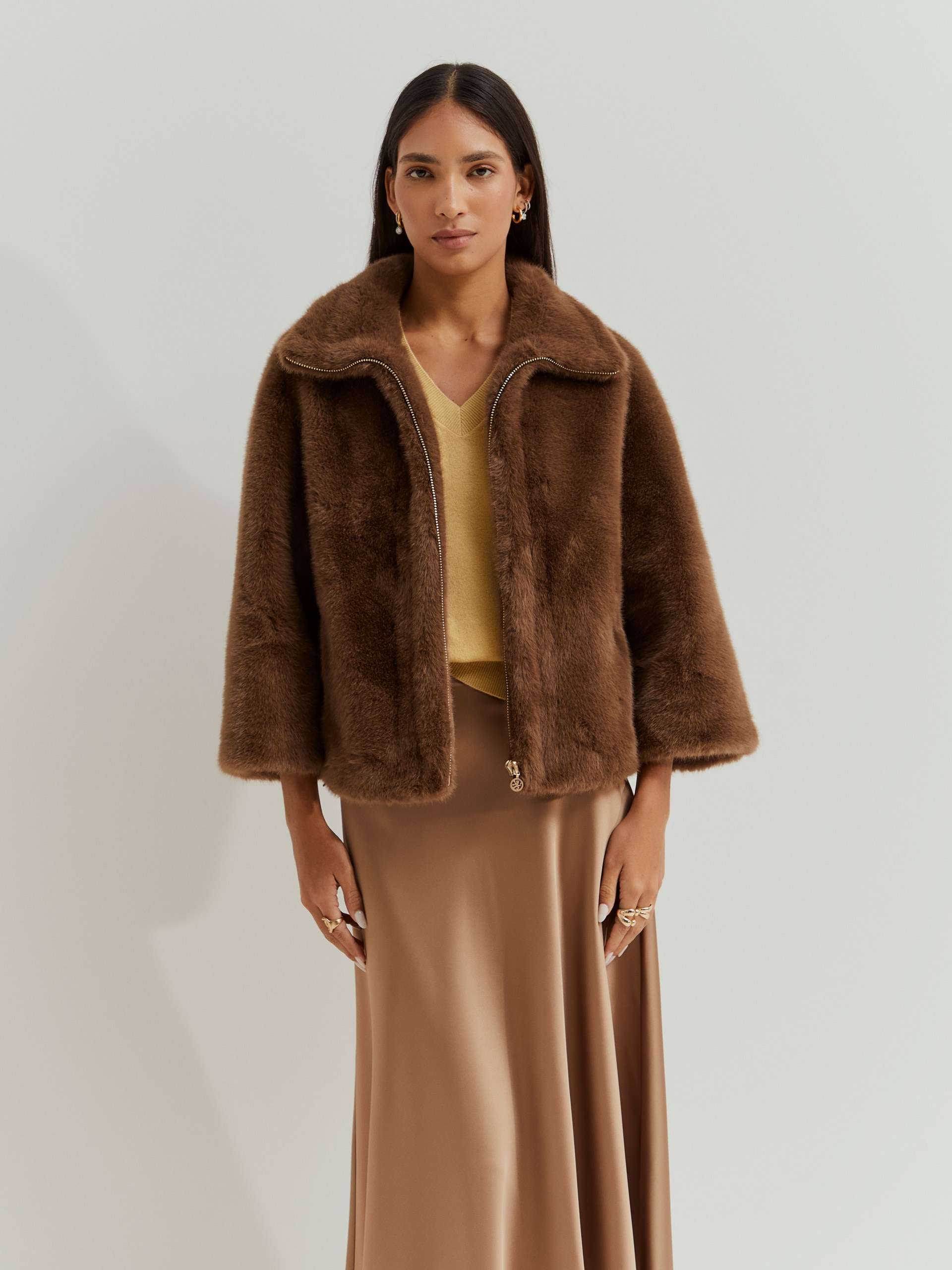 Imagem 0 de Casaco de Pelo com Mangas Raglã