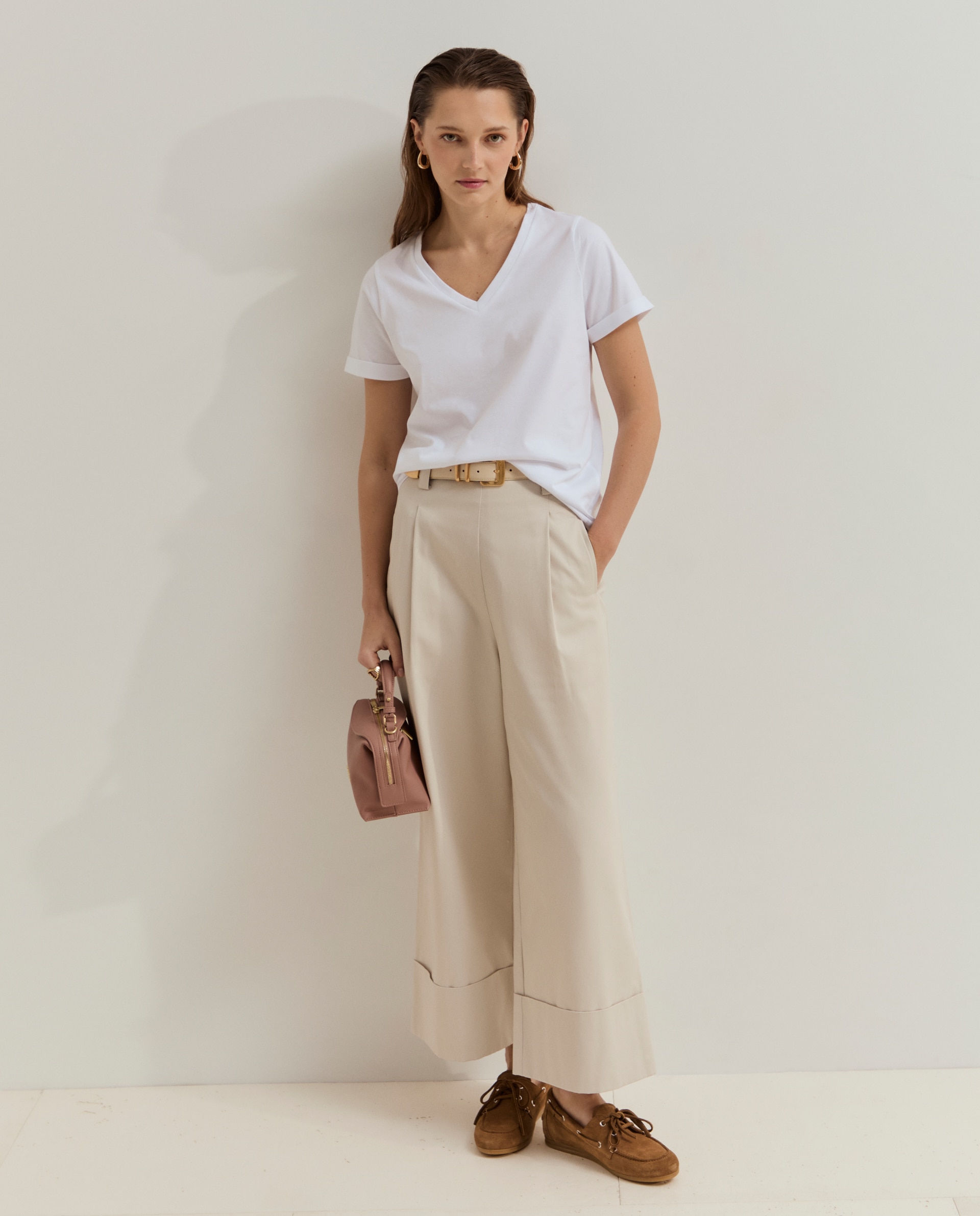 T-shirt básica de algodão decote em V Branco-2