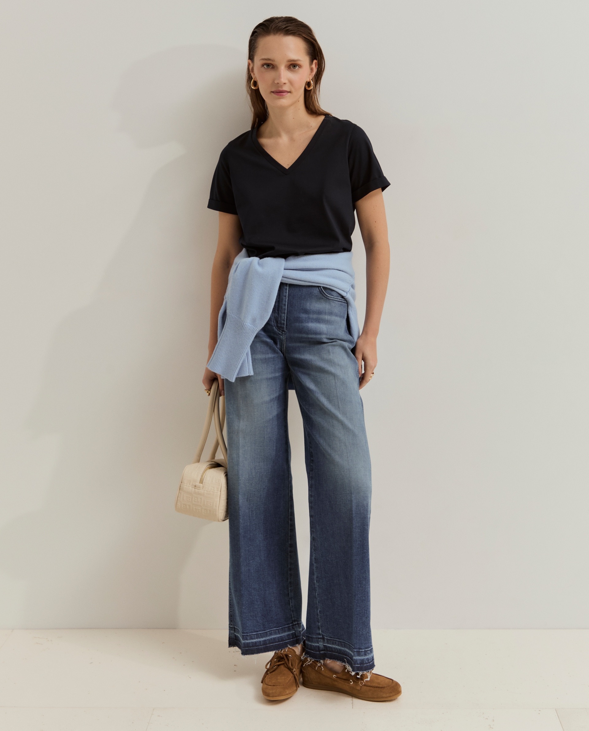 Imagem 0 de T-shirt básica de algodão decote em V