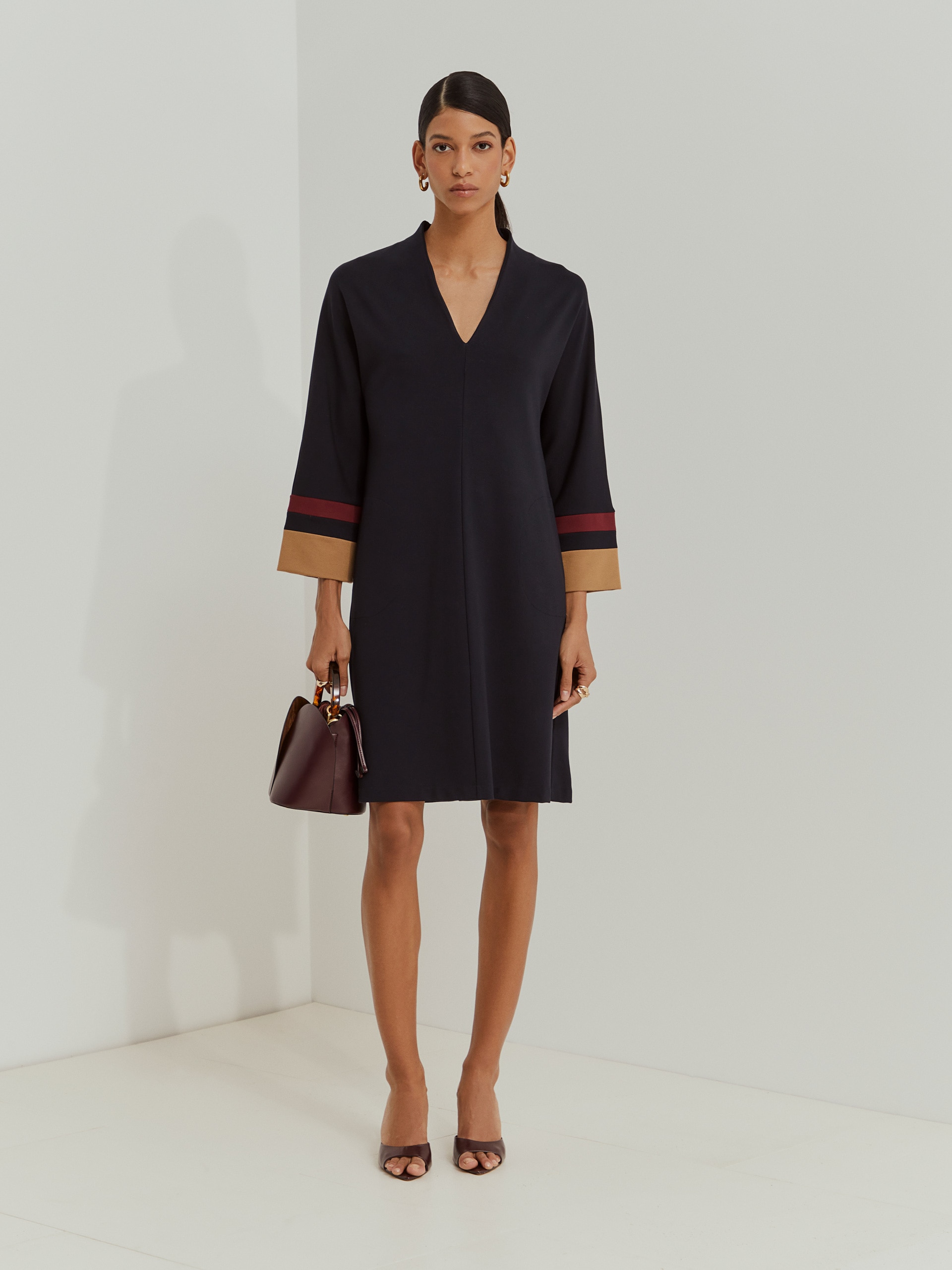 Imagem 0 de Vestido Curto de Malha