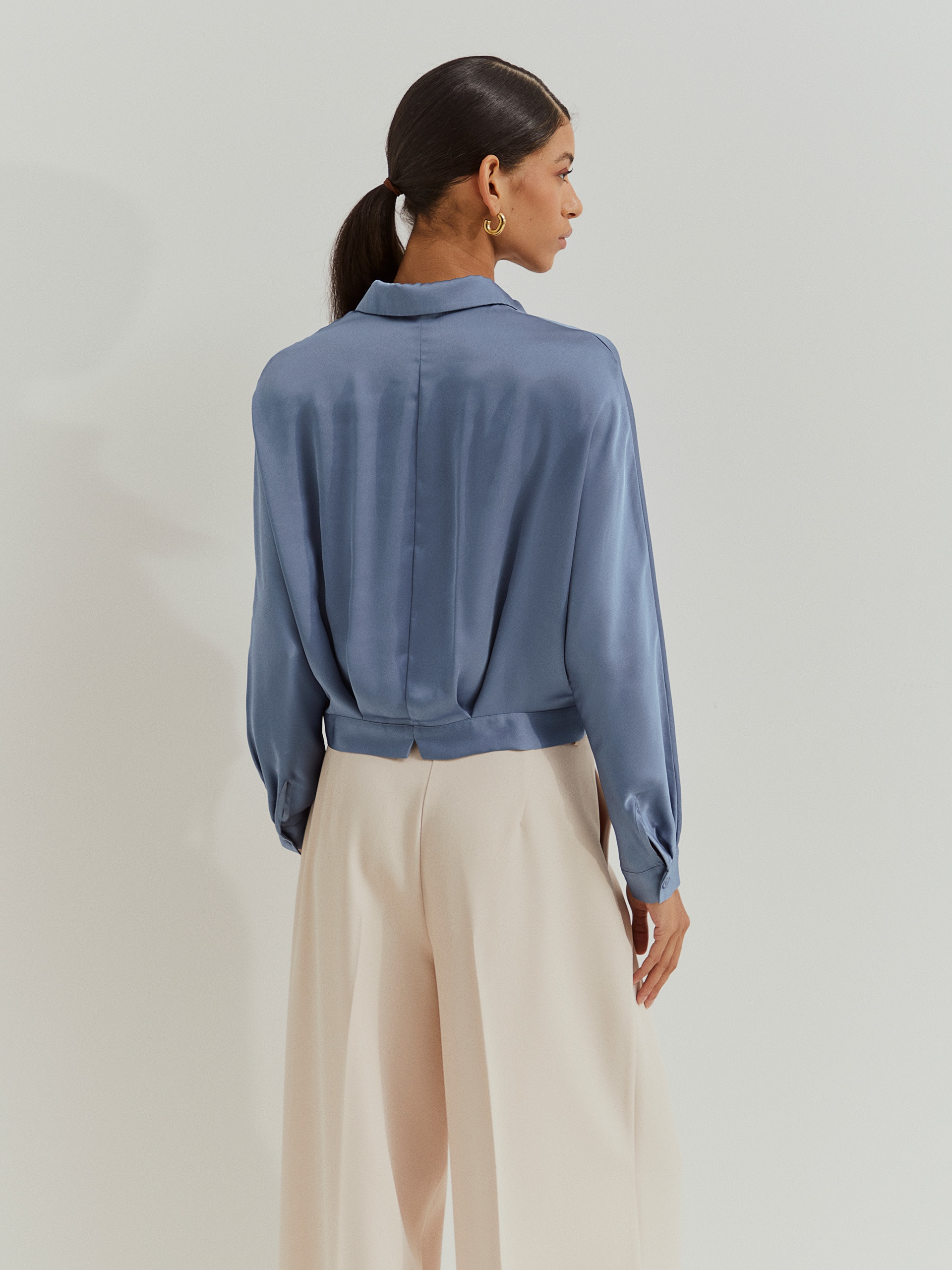 Camisa Fluída de Cetim em Azul Azul-3