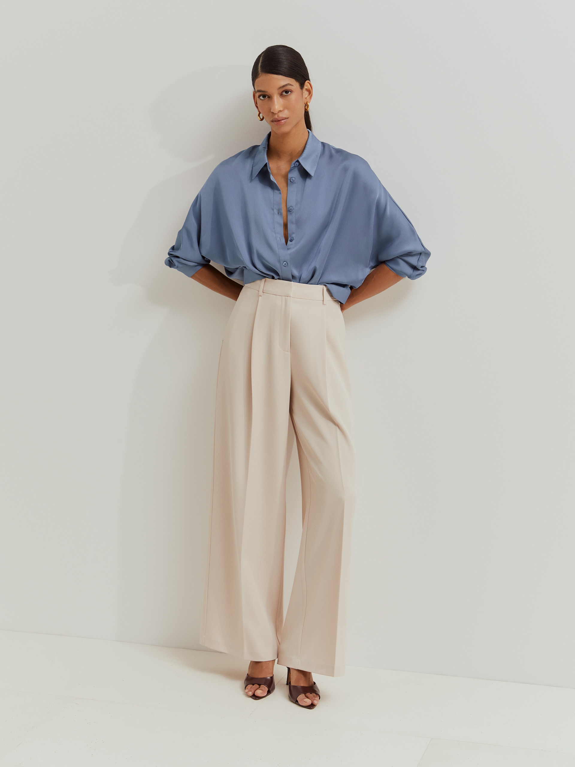 Imagem 0 de Camisa Fluída de Cetim em Azul