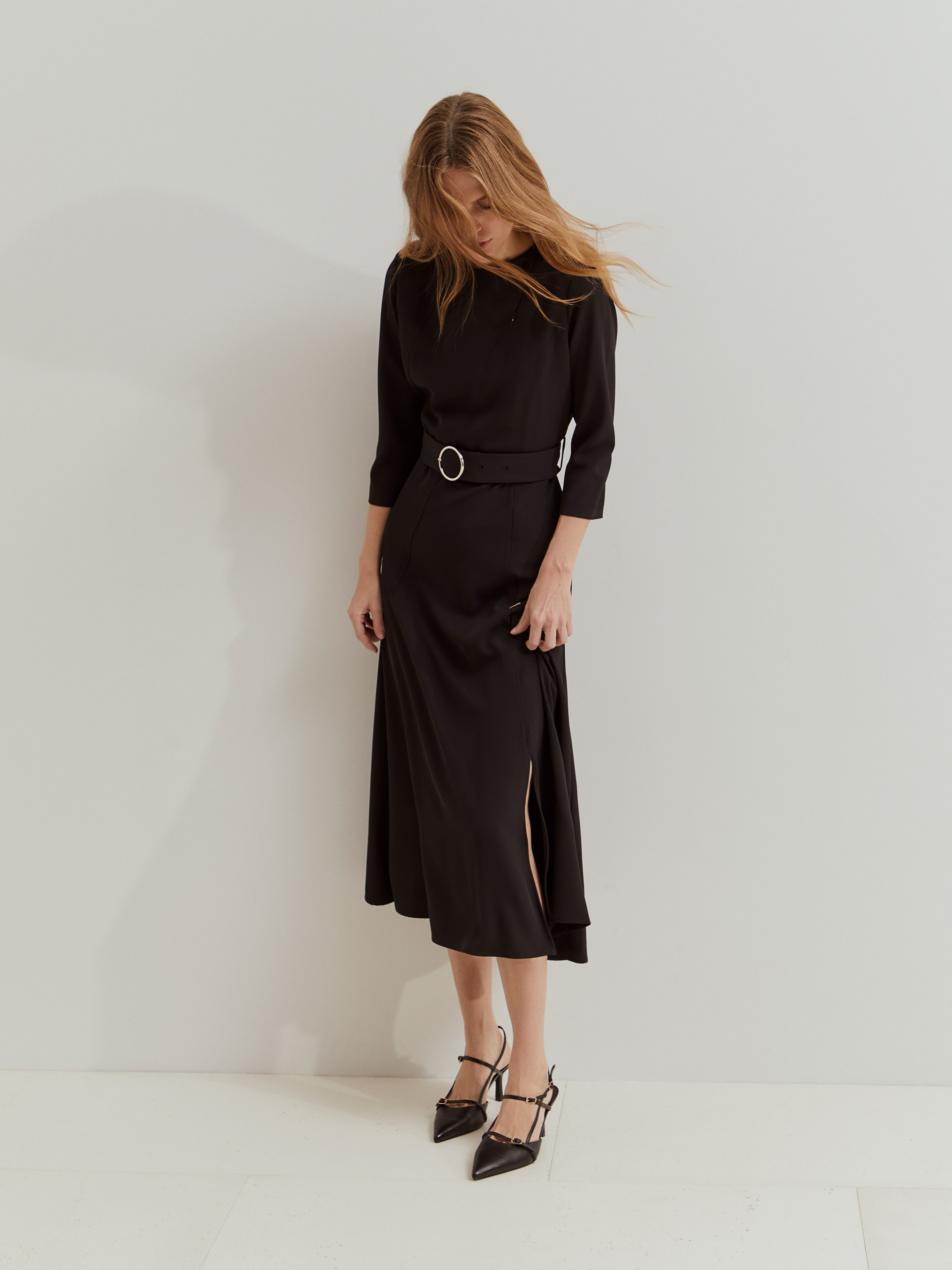 Vestido Comprido de Malha com Cinto Preto-1