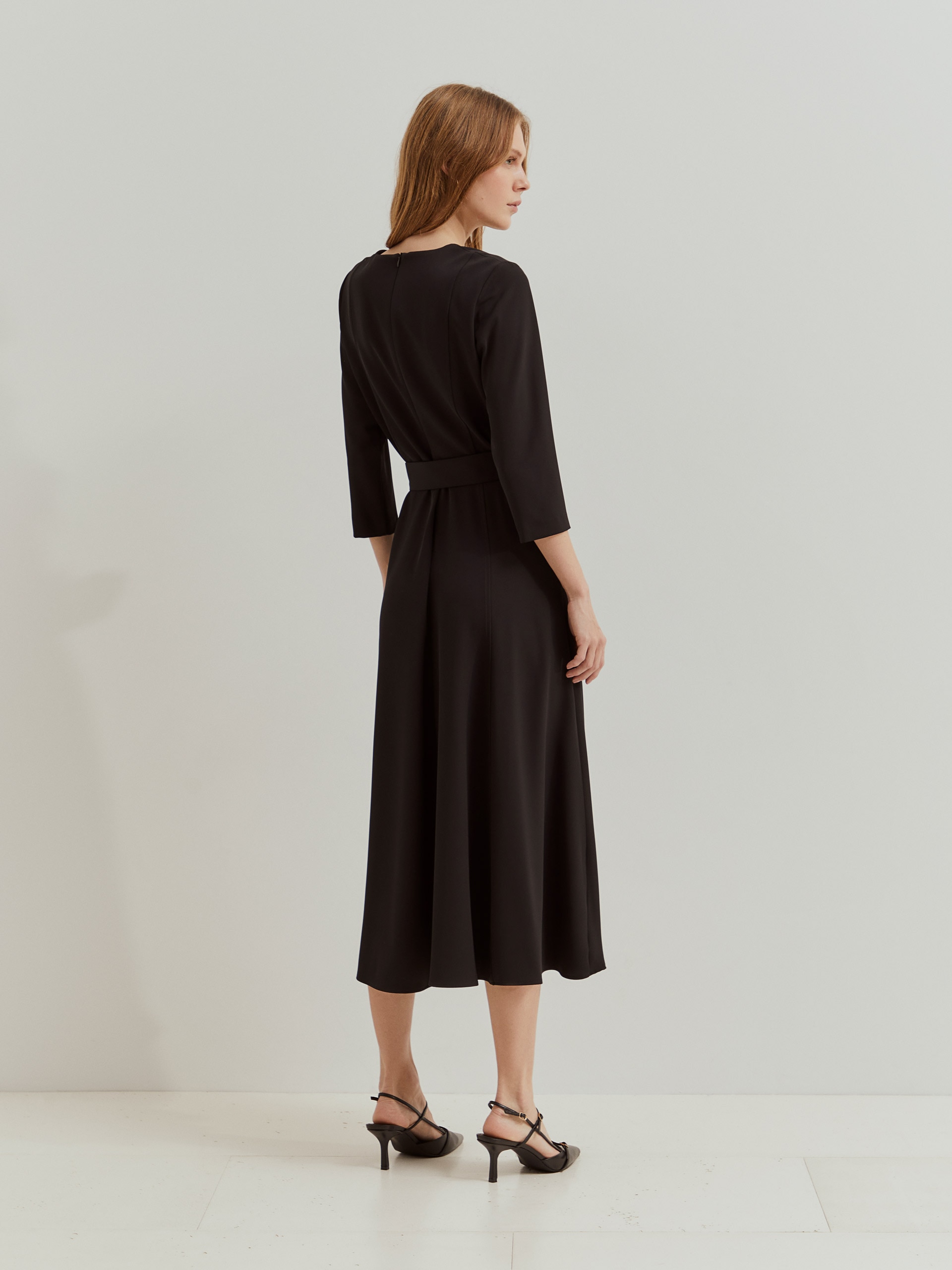 Vestido Comprido de Malha com Cinto Preto-3