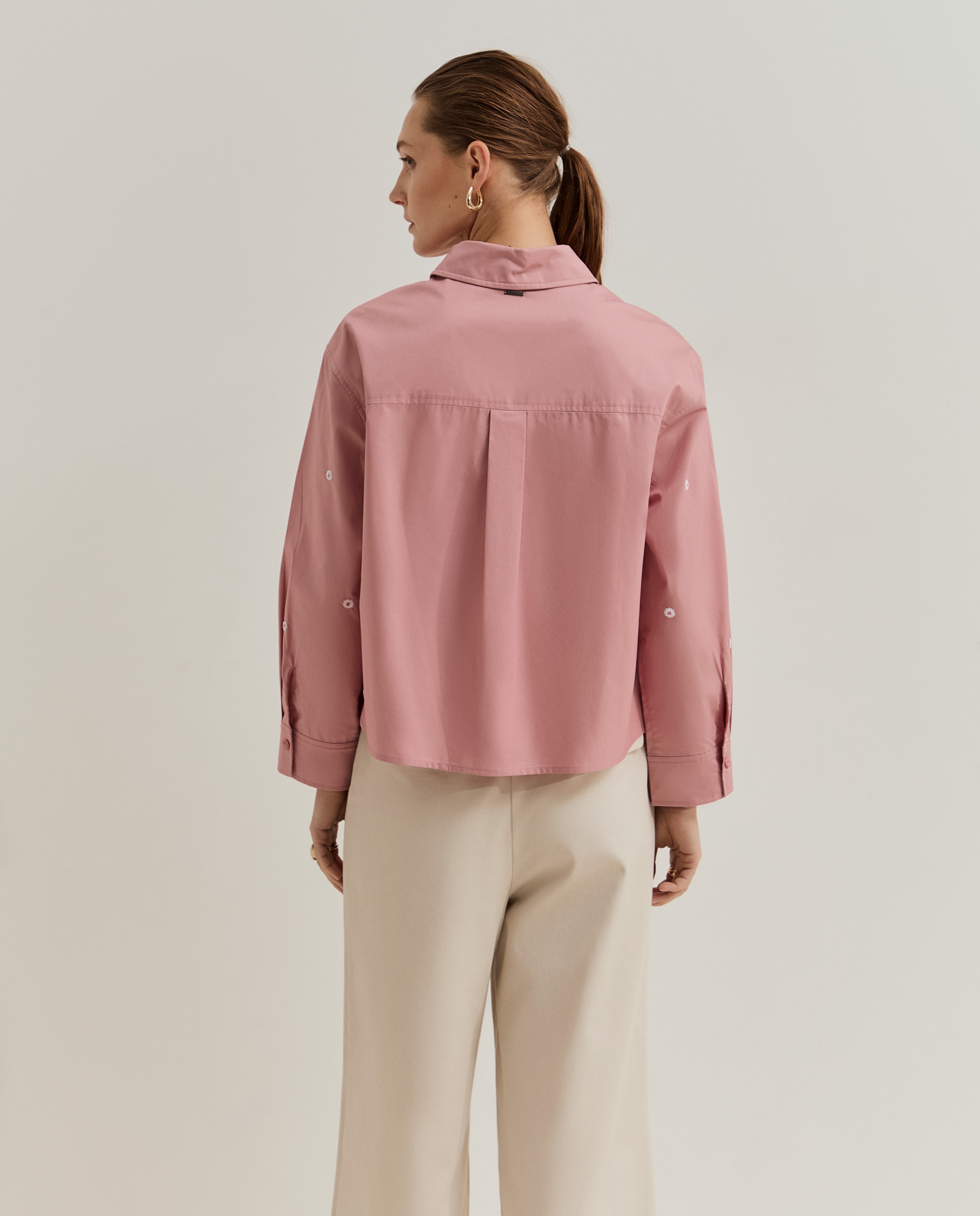 Camisa com flores bordadas em lantejoulas Rosa-3