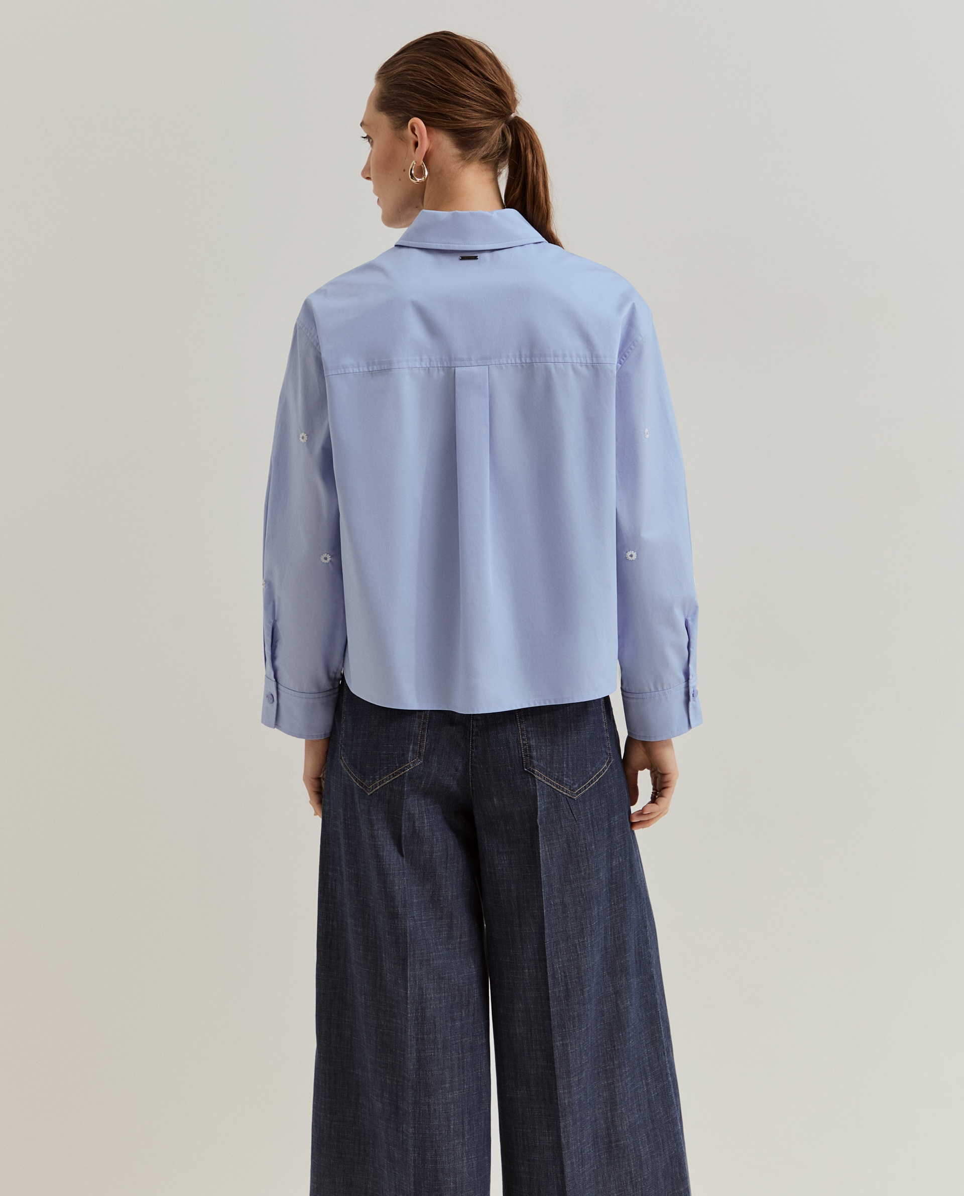 Camisa com flores bordadas em lantejoulas Azul-3