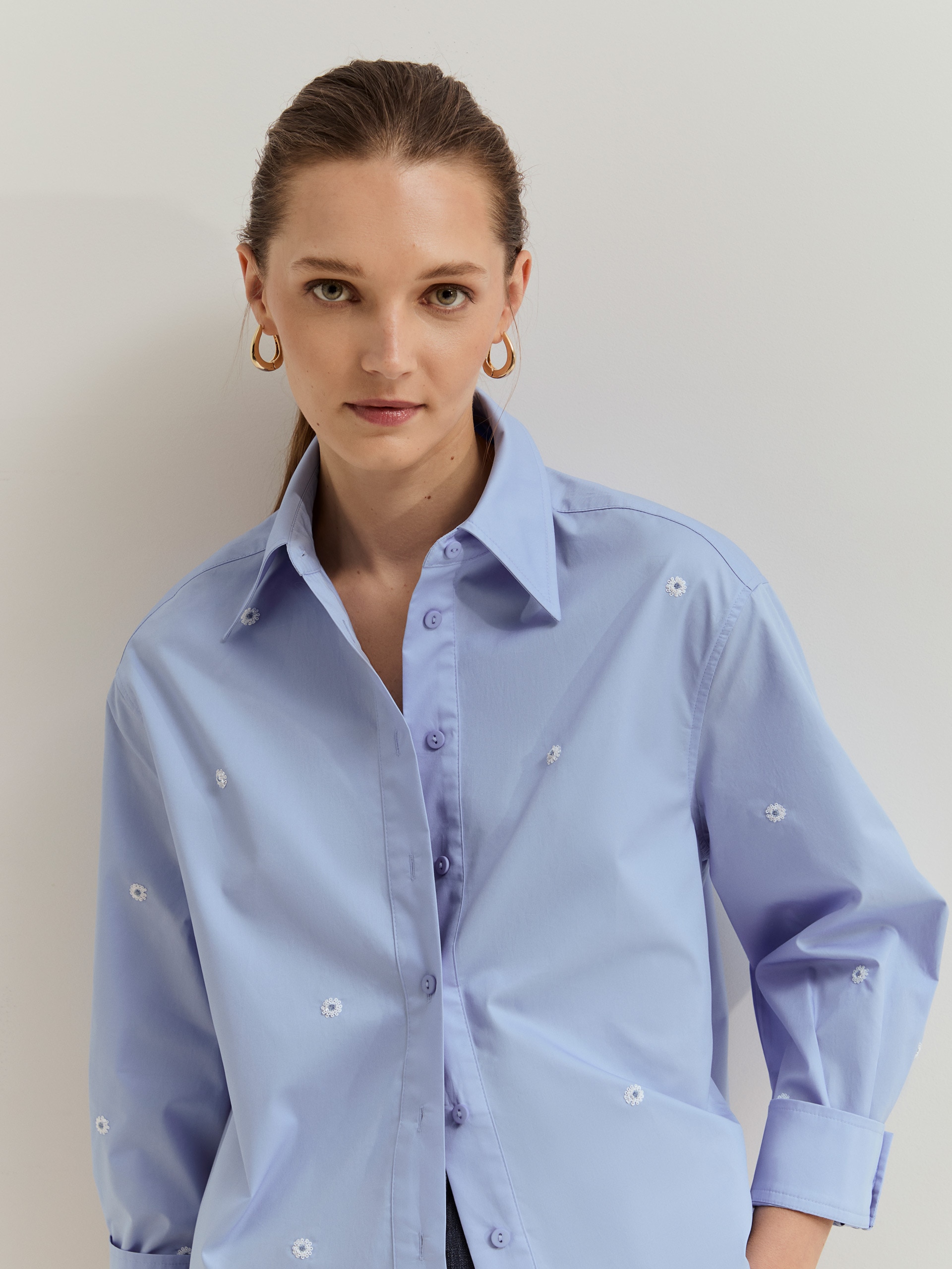 Camisa com flores bordadas em lantejoulas Azul-4