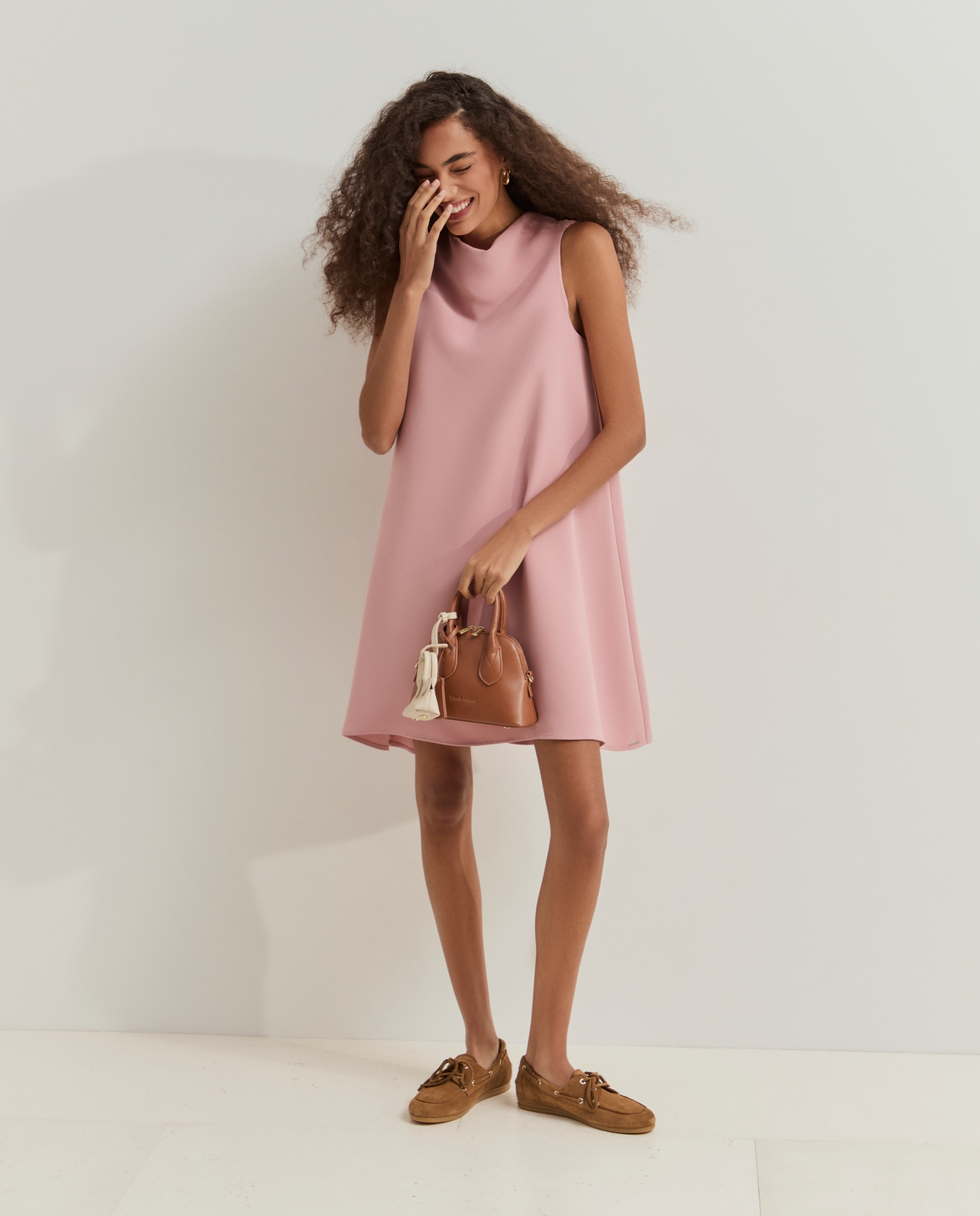 Imagem 0 de Vestido curto de manga cava