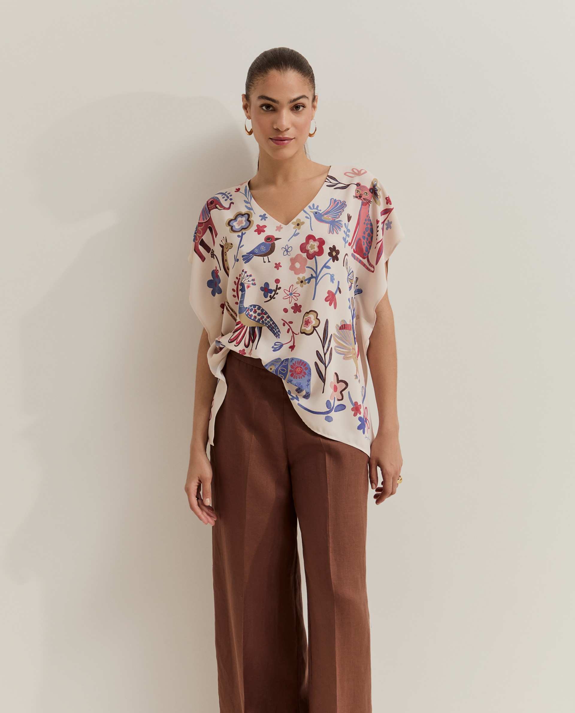 Blusa Poncho com Estampado Bege-2