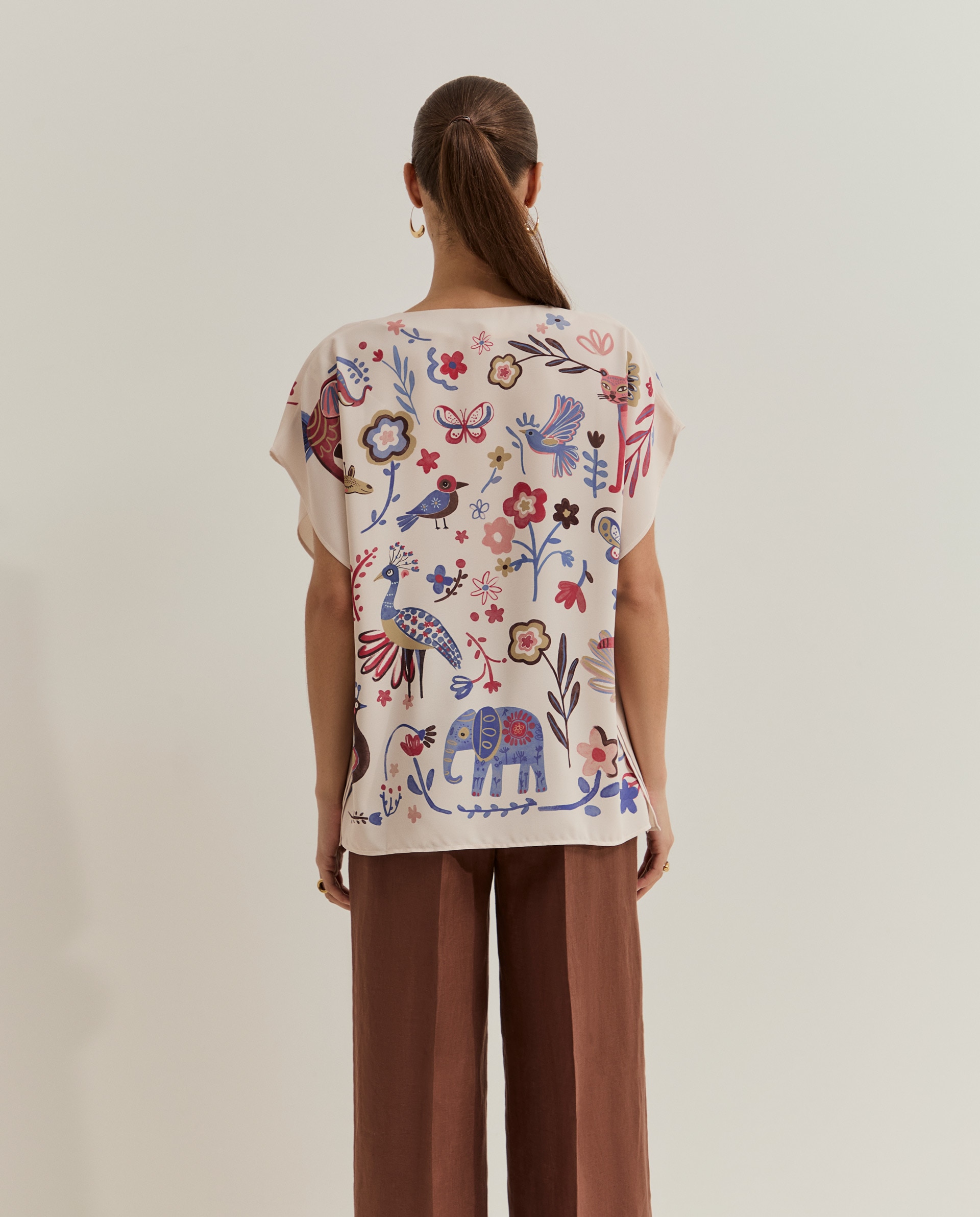 Blusa Poncho com Estampado Bege-3